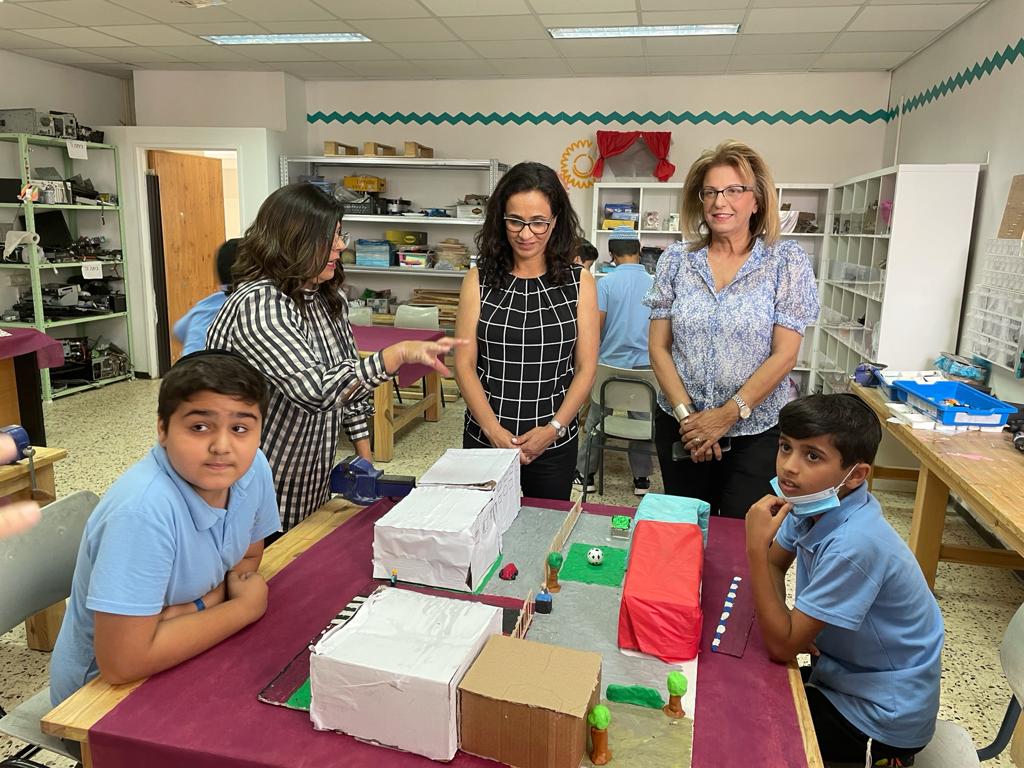 המרחב באור מנחם