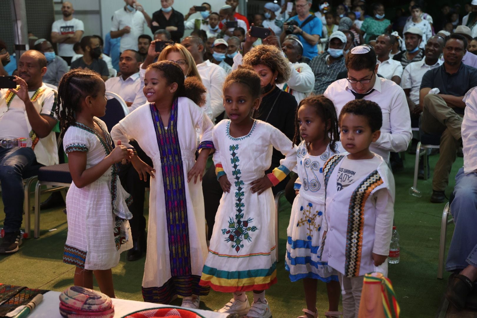המשתתפים עטו על עצמם את התלבושות המוכרות 