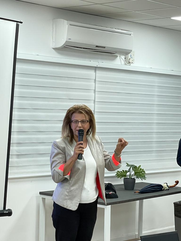 מנהלת אגף החינוך דלילה אשכנזי והביעה את הערכתה העמוקה לפועלו של הצוות החינוכי ולדרך שעשו הבוגרים