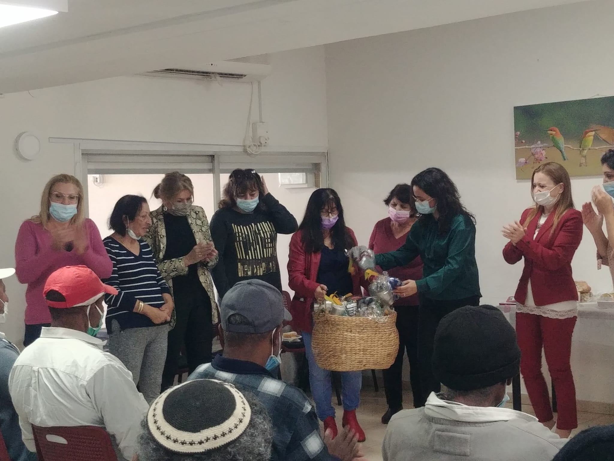 קבוצת הסורגות לוקחת על עצמה בכל פעם משימה אחרת כדי לדאוג לאחרים