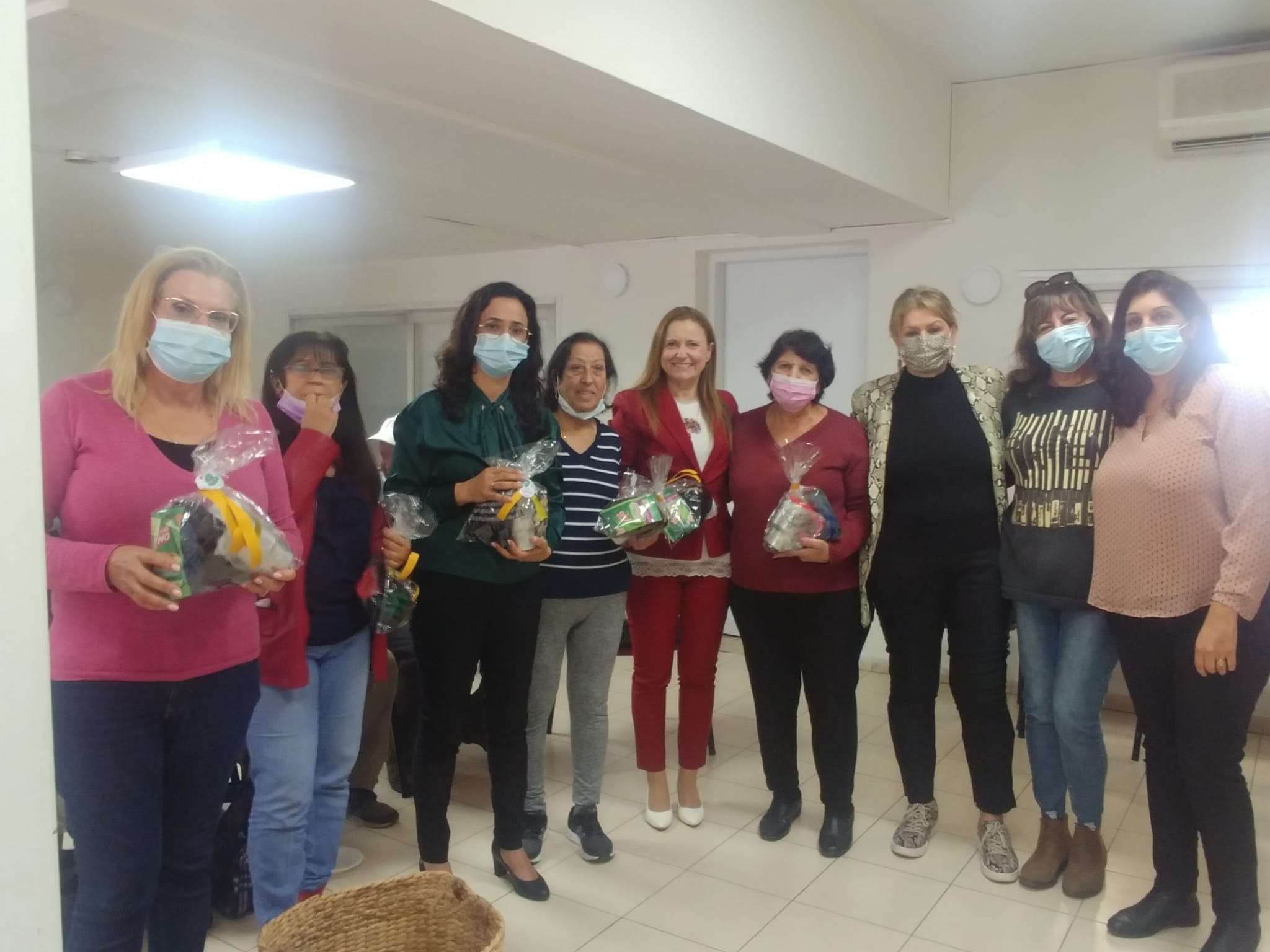 הקבוצה החליטה לפנק את החצרנים, האנשים שמנקים את רחובות אור יהודה