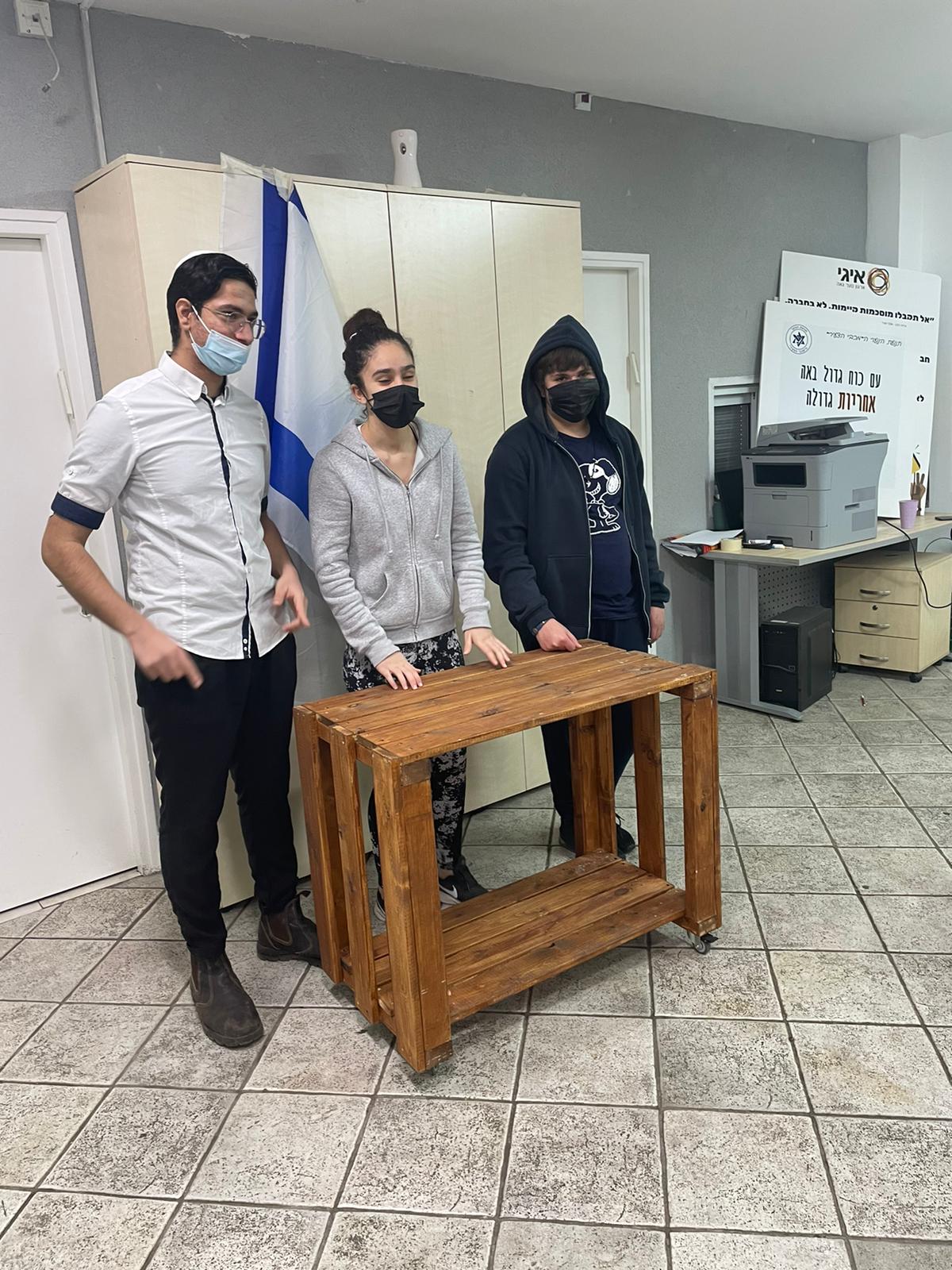 פרט לשבתאי, נבחרו בעלי תפקידים נוספים