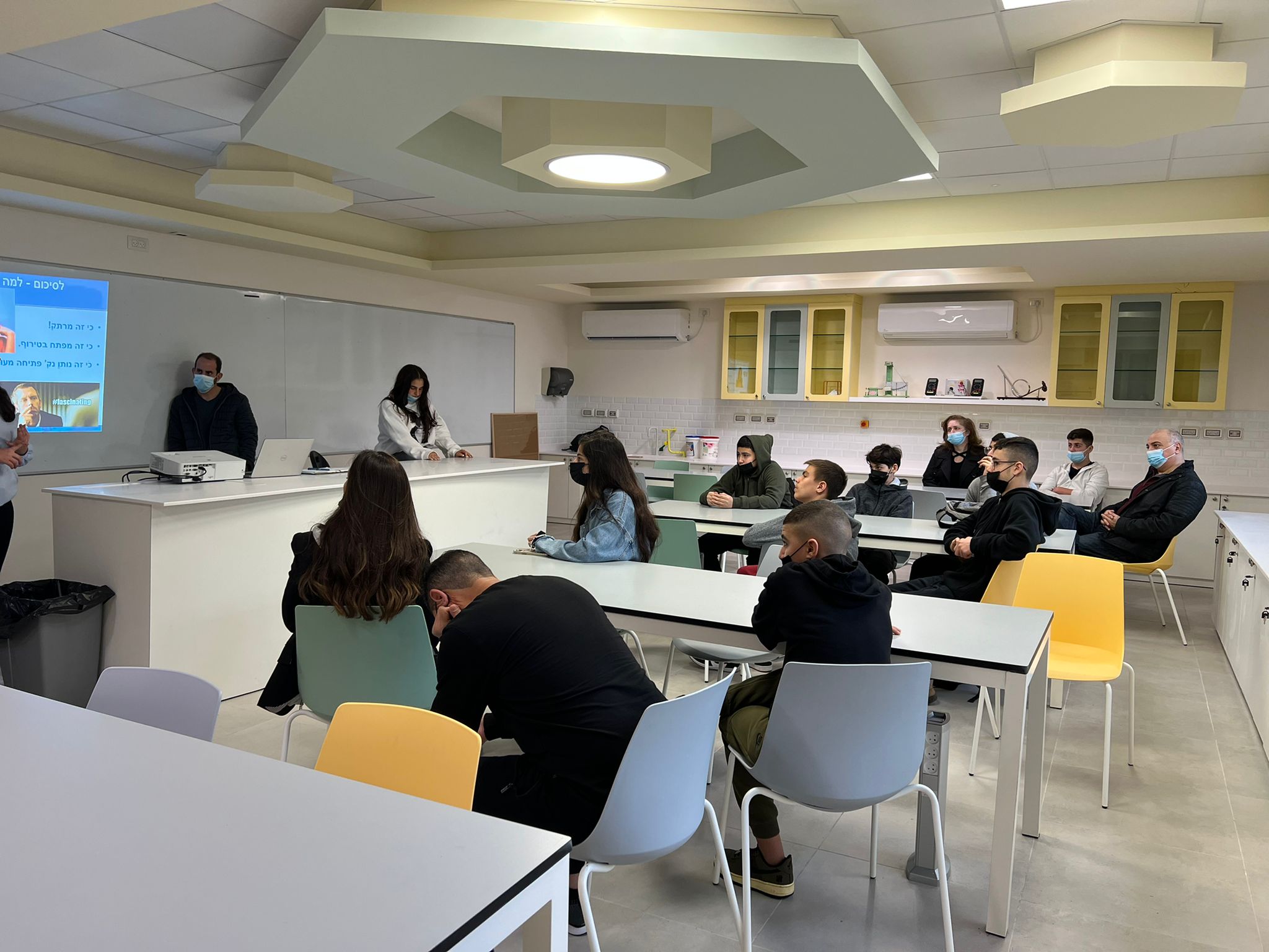 מגמות תיכון יובלים הוצגו ביום הפתוח להורים ולתלמידים