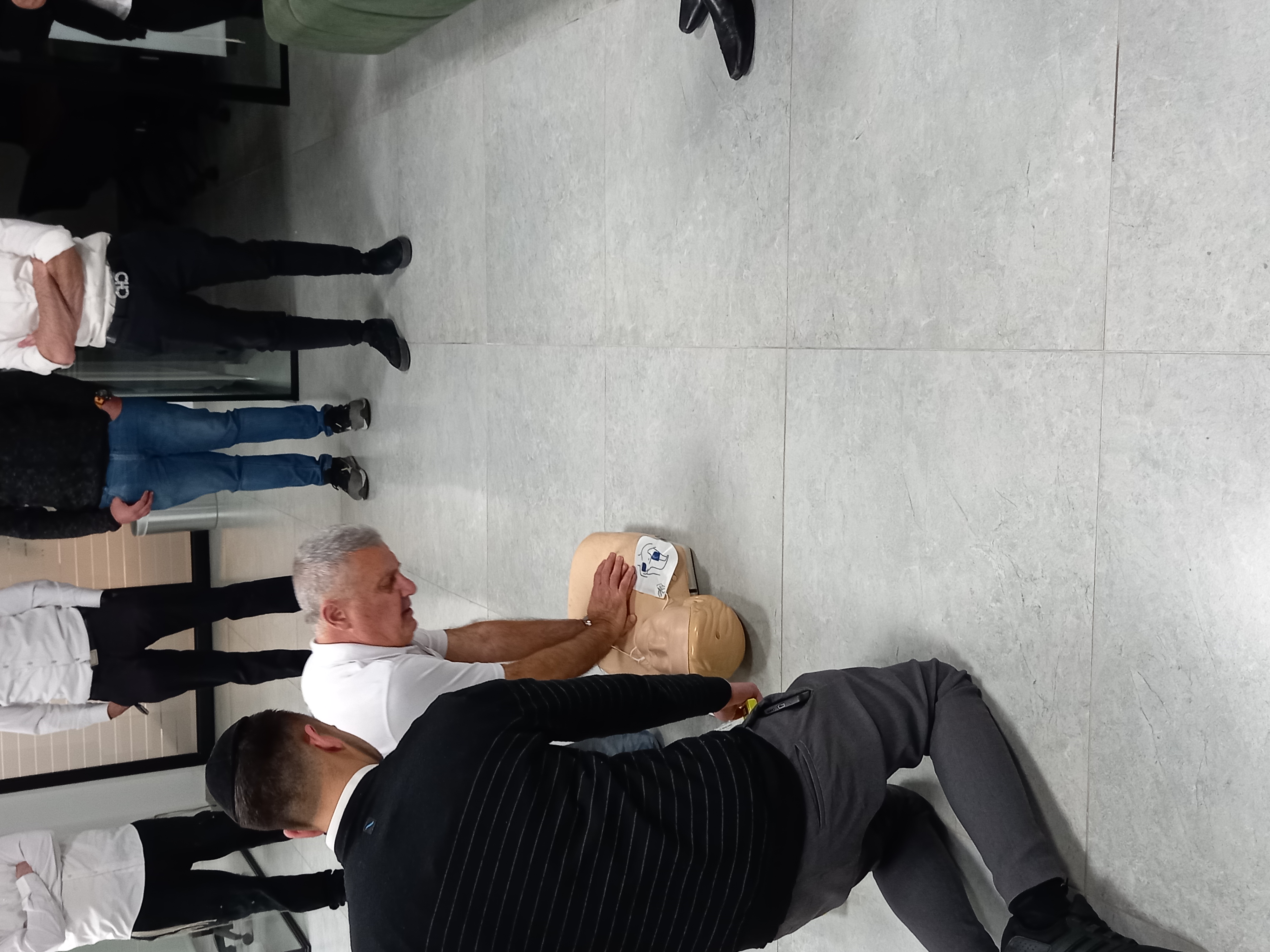 במסגרת הקורס לומדים המתנדבים על הדרכים להעניק סיוע במצבים של קריסת מבנים, רעידות אדמה ואירועים הקשורים לחילוץ