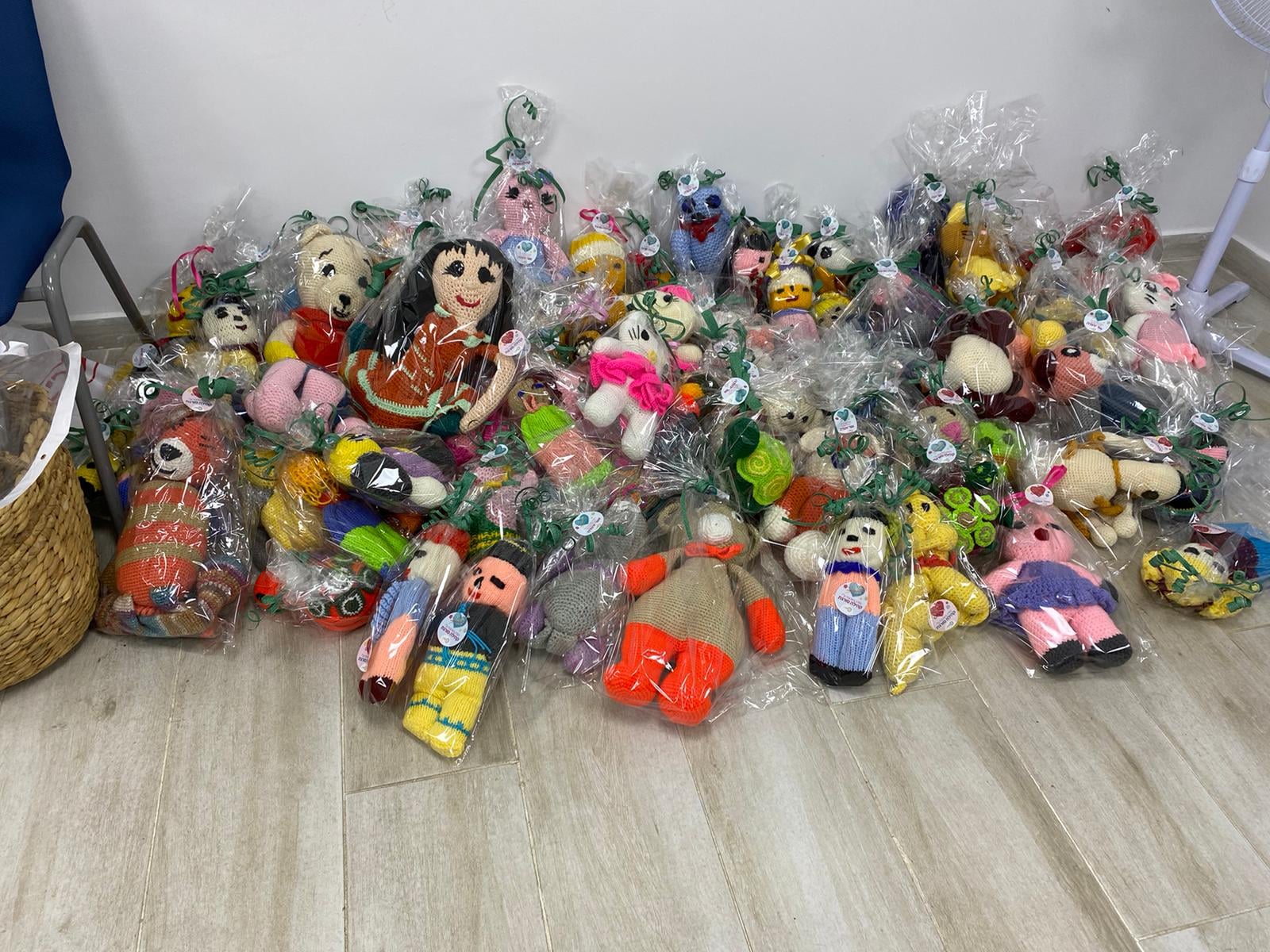 הקבוצה התמקצעה בסריגת בובות שאפשרו להן לתרום כ-80 בובות למחלקה האונקולוגית לילדים בשיבא