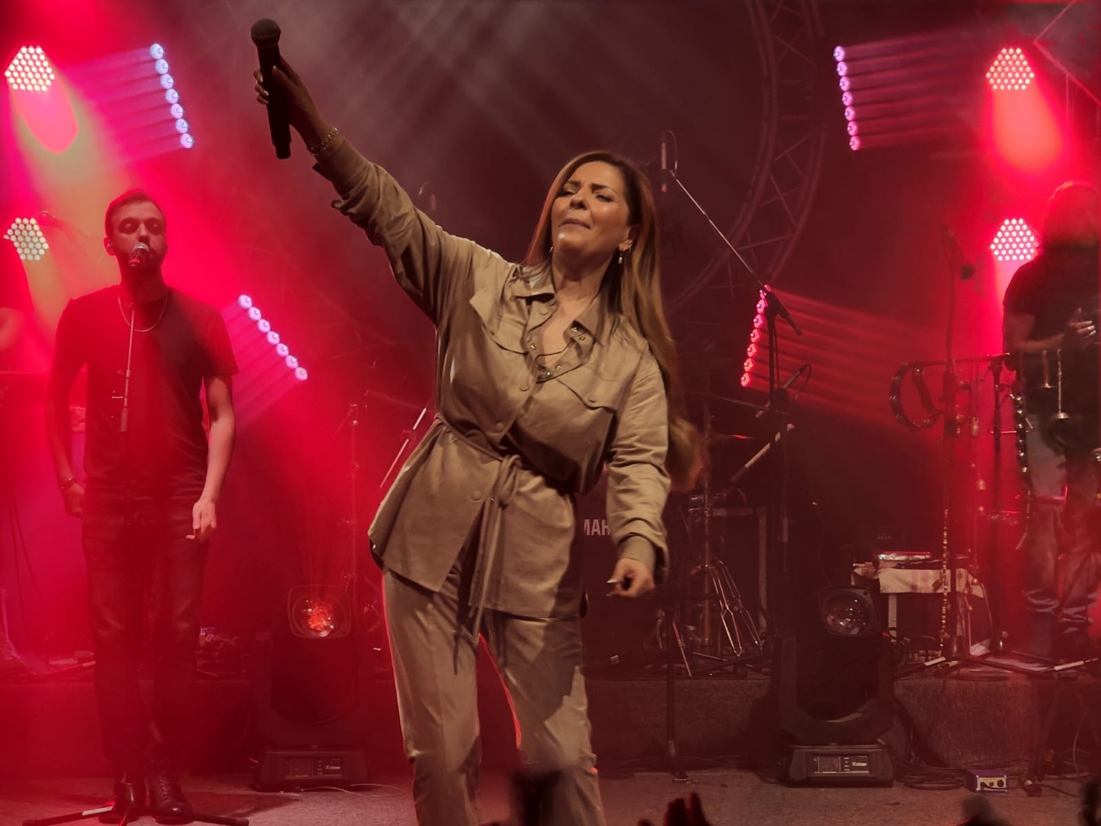 זהבה בן הופיעה עם מיטב הלהיטים כאשר נשות העיר רקדו לשיריה 