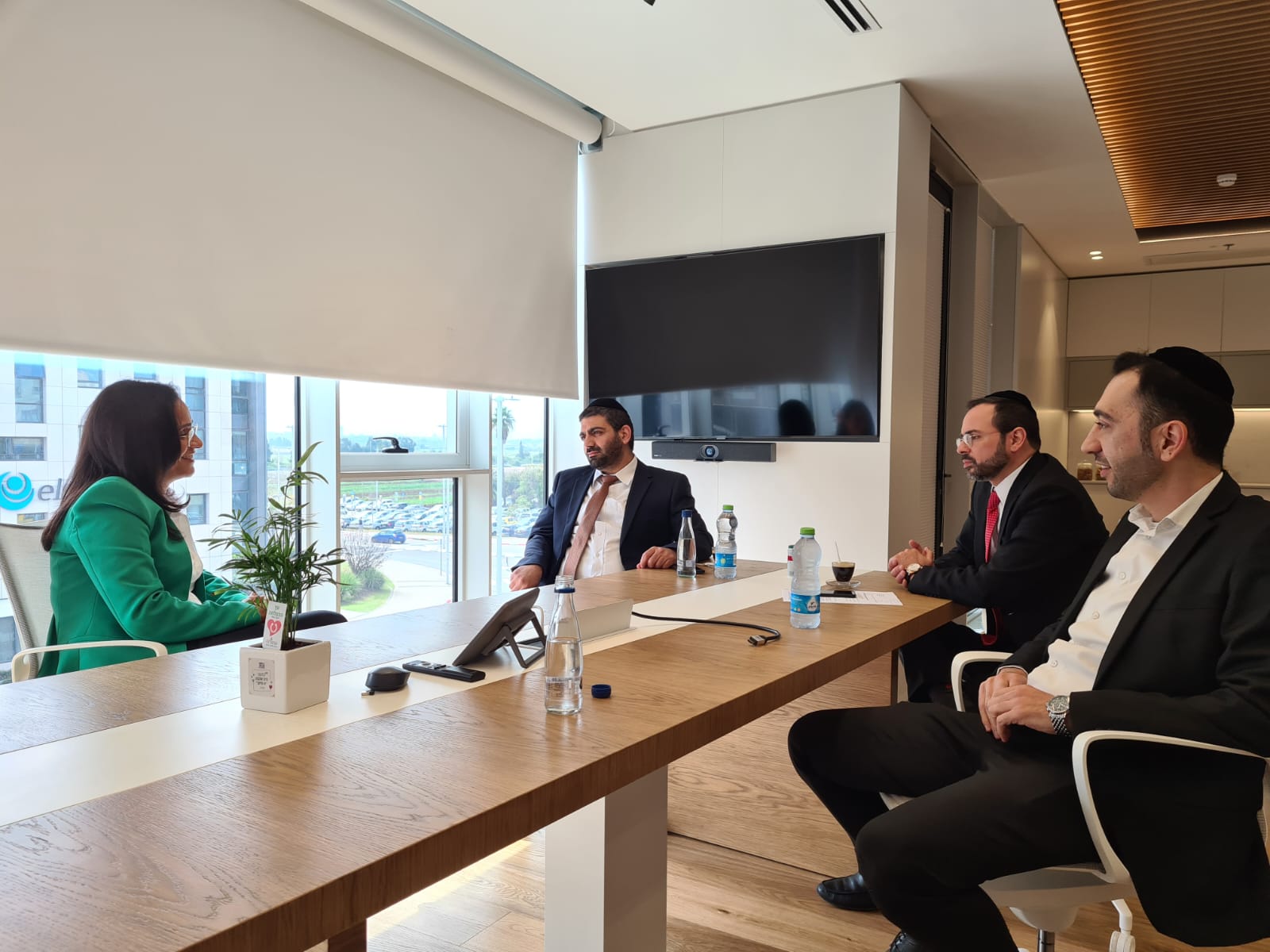 קבלת הקהל נערכה בבניין העירייה החדש לעשרות רבות מתושבי העיר