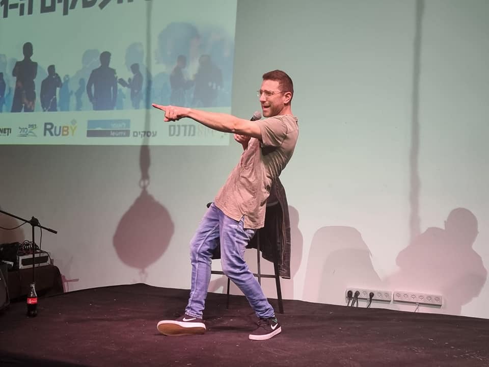 לאחר ארוחת צהריים התקיים המופע המצחיק של משה אשכנזי