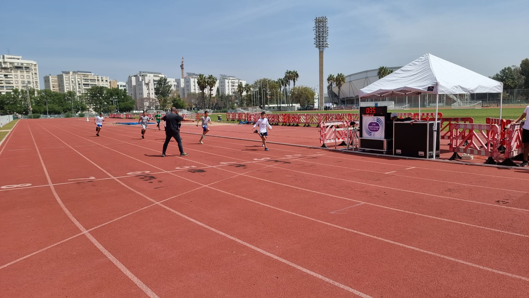 אהוד מנור זכה בשלושה גביעים של המקום הראשון, שיזף בגביע אחד