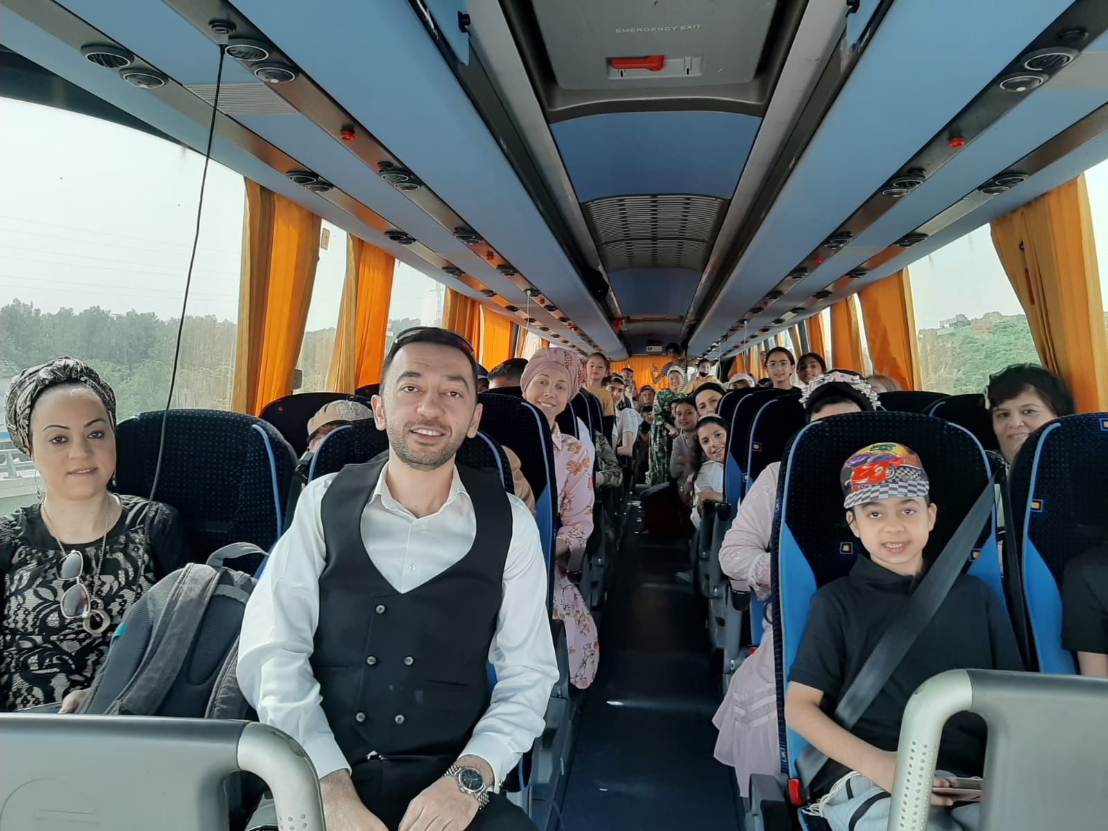 התקיימה נסיעה לים המלח לחוף הנפרד. במקביל, התקיימה נסיעה לכותל המערבי, לגן סאקר ולמערת המכפלה 