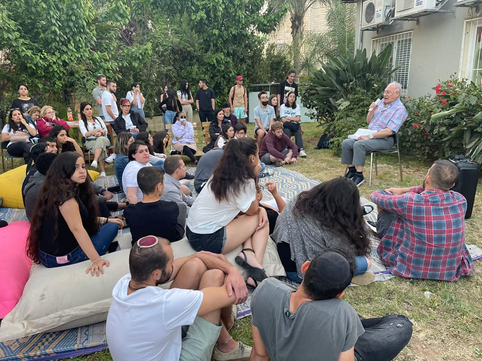 יוסף זינגר, שורד שואה מרומניה, הביא את סיפורו המרגש בפני בני הנוער 