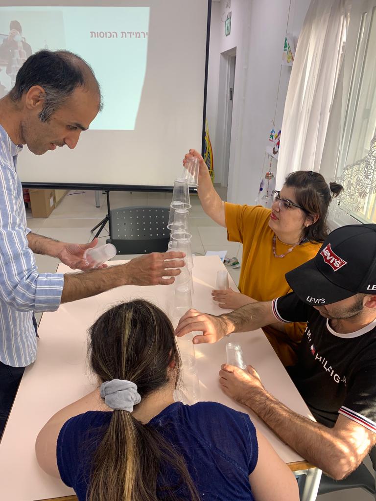 מדי שבוע הגיעו כ-15 משתתפים לסדנה כדי ללמוד תכנים מעולם התעסוקה
