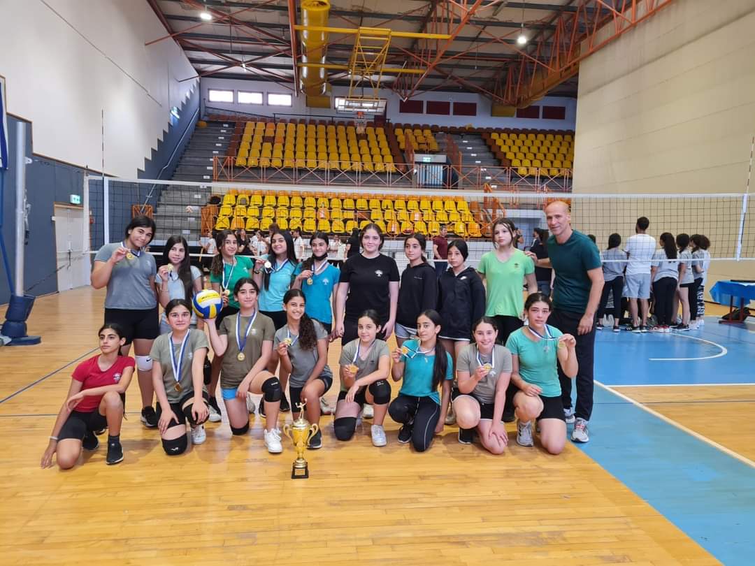 קבוצות הבנים והבנות של שיזף זכו במקום הראשון בטורניר הכדורעף העירוני