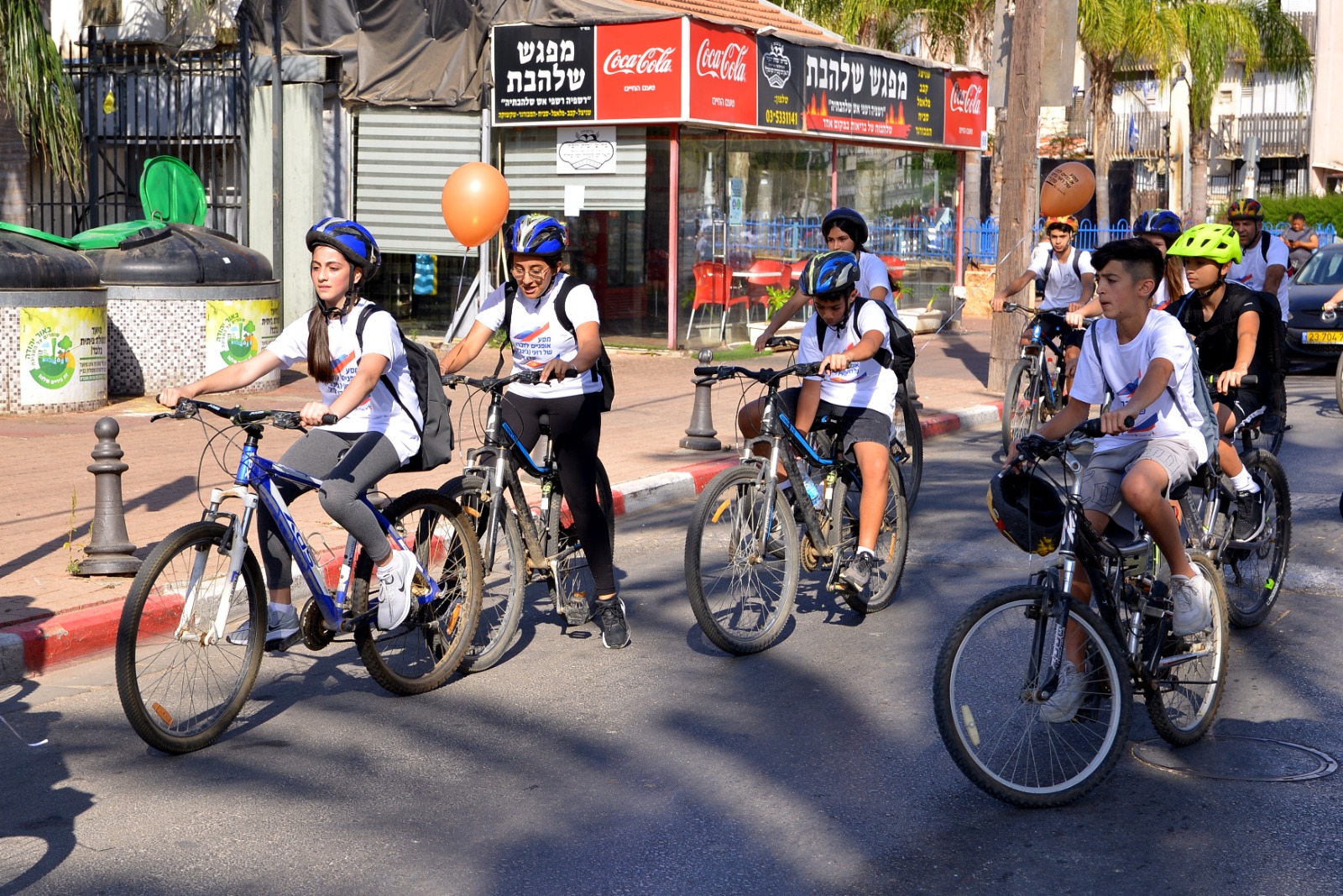 החל משעות הבוקר המוקדמות התכנסו בגן התשעה בעיר הרוכבים