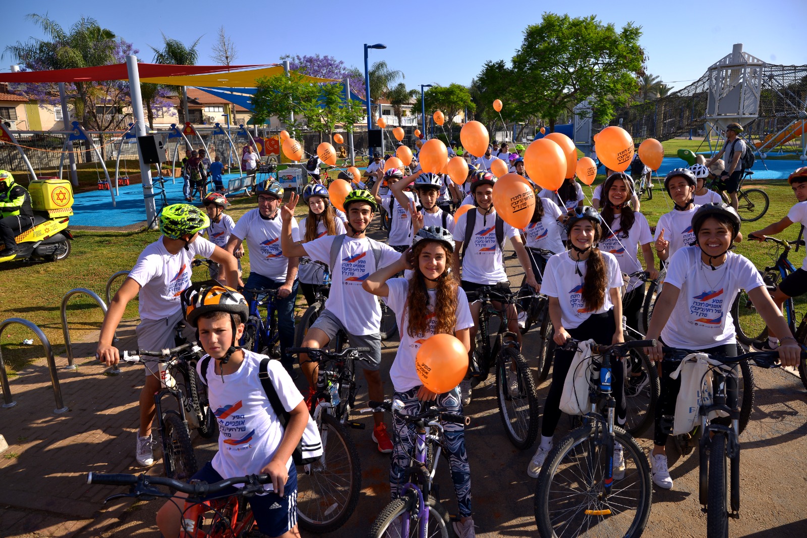 הרוכבים הוזנקו על ידי אמו של רועי, רחל סדן