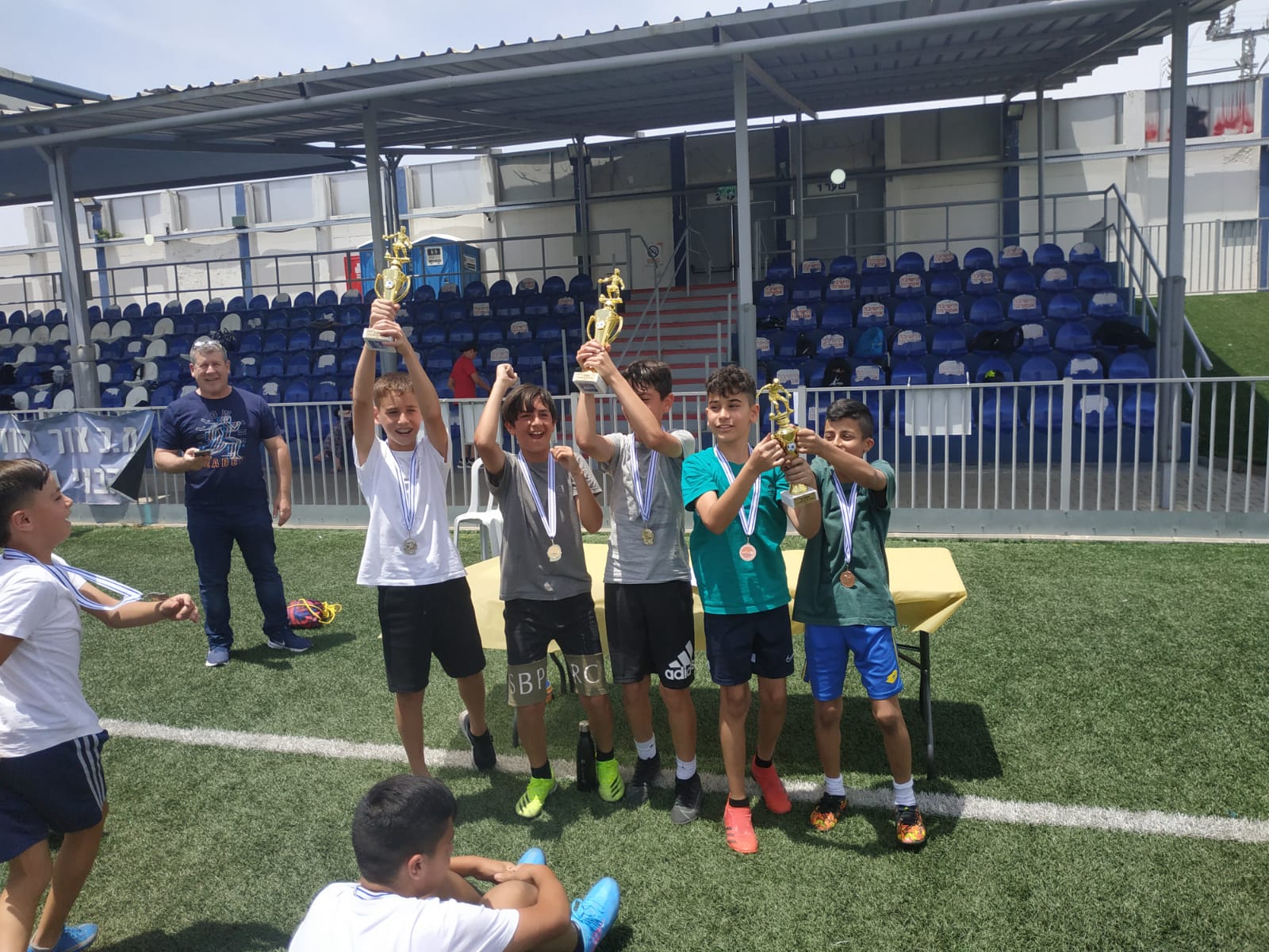 בי"ס אהוד מנור זכה בטורניר הכדורגל העירוני לבנים ולבנות