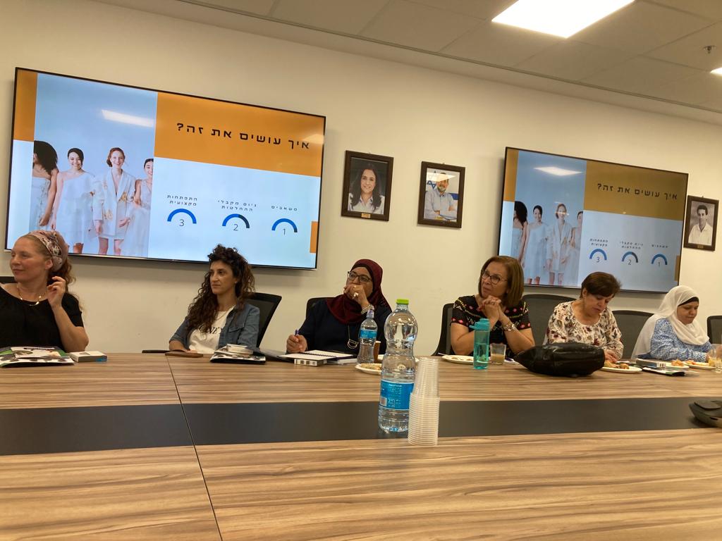 נציגי המחלקה לעסקים בעירייה שיתפו את האורחות בפעילות של קהילת נשות העסקים הצומחת בעיר