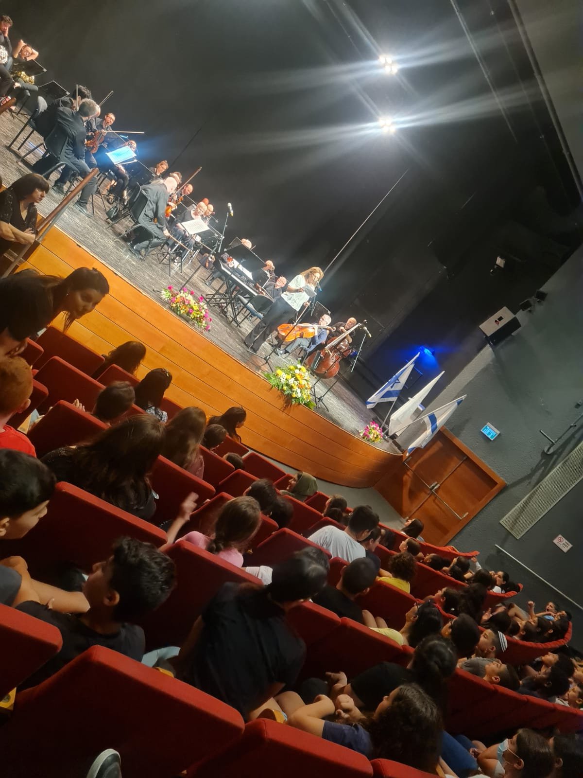 בני ובנות המצווה מאור יהודה השתתפו בקונצרט שורשים של סימפונט רעננה