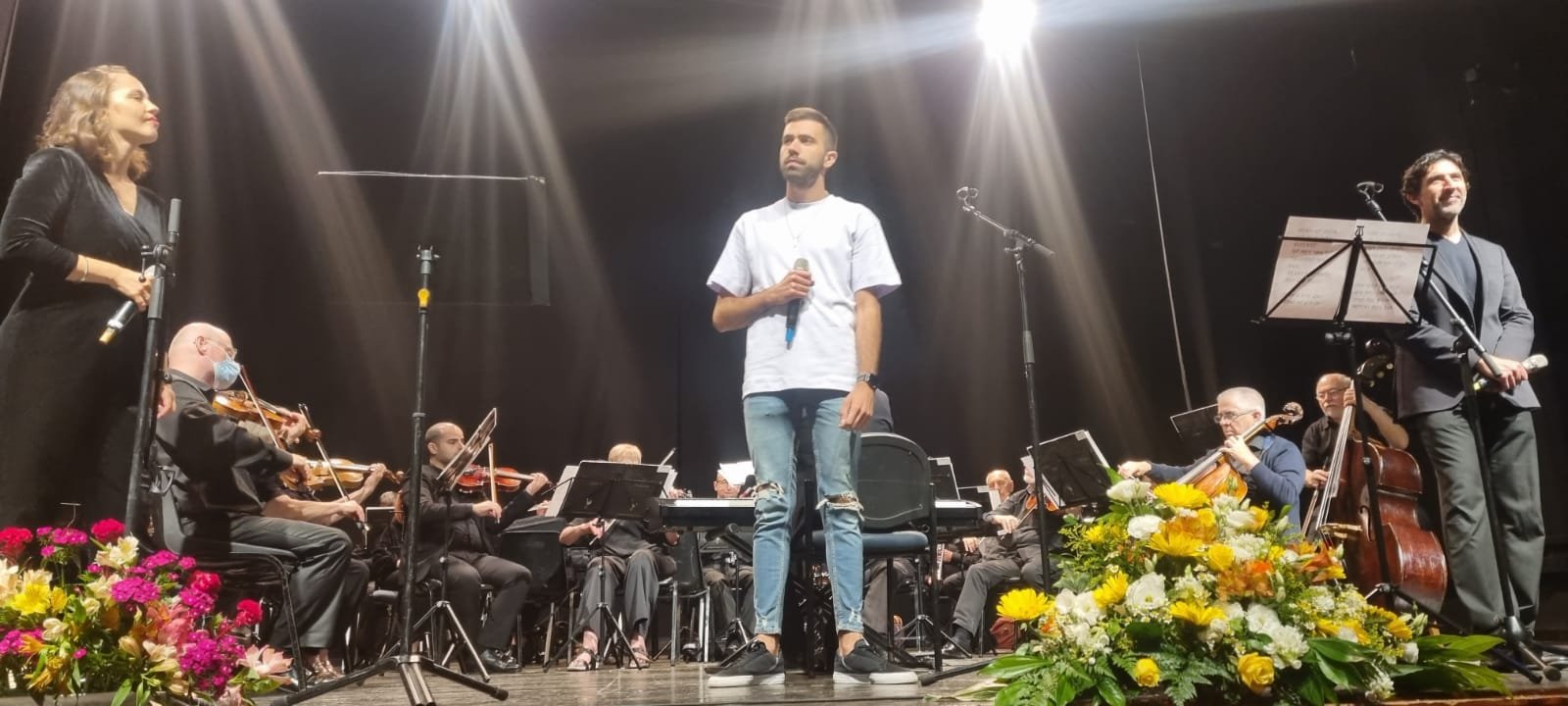 התזמורת הגדולה ניגנה את הניגונים וליוותה את הזמרים בשירת התפילות והפיוטים