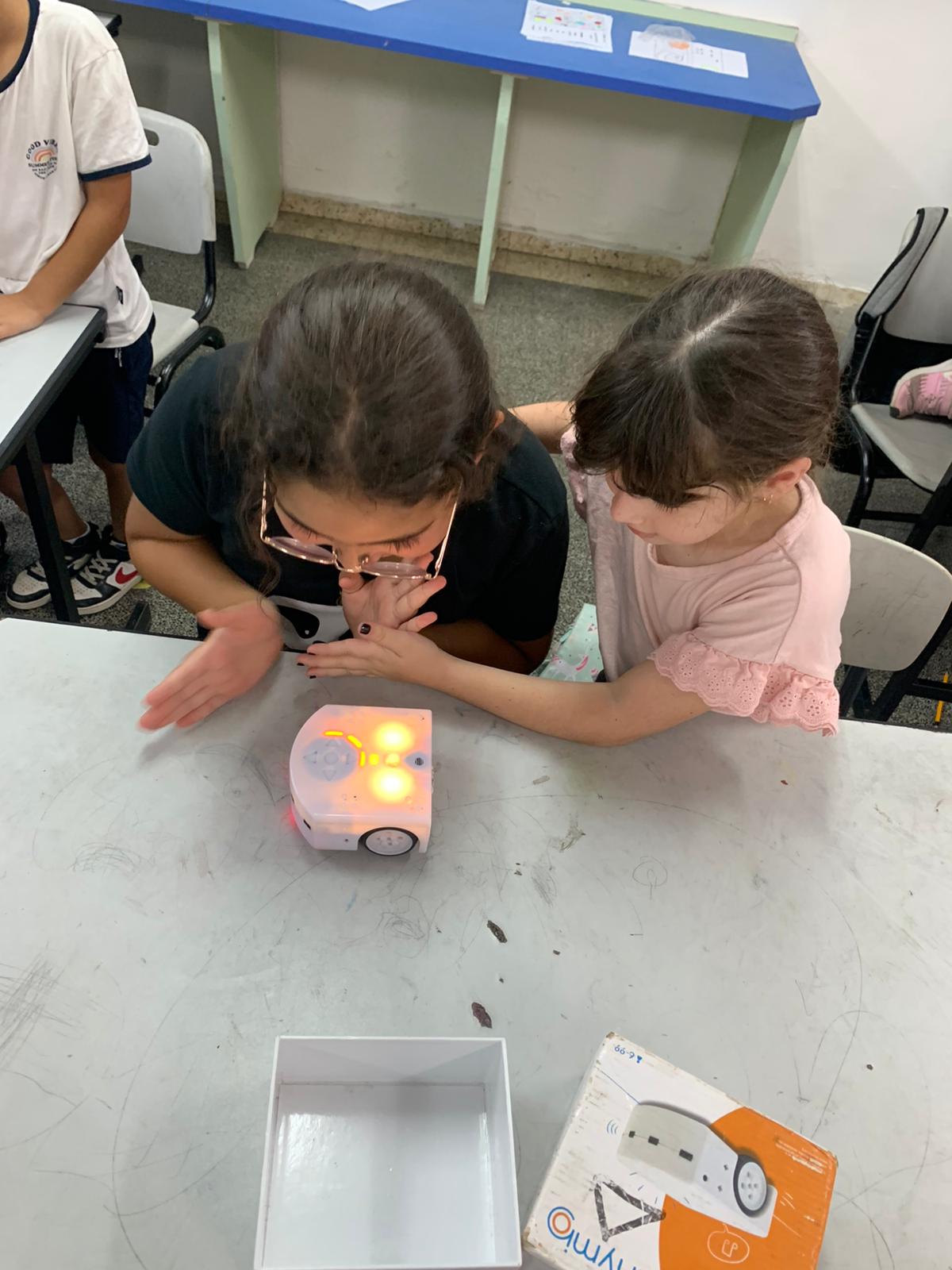 ובמקביל מושם בתוכנית דגש על התחום החברתי-הרגשי