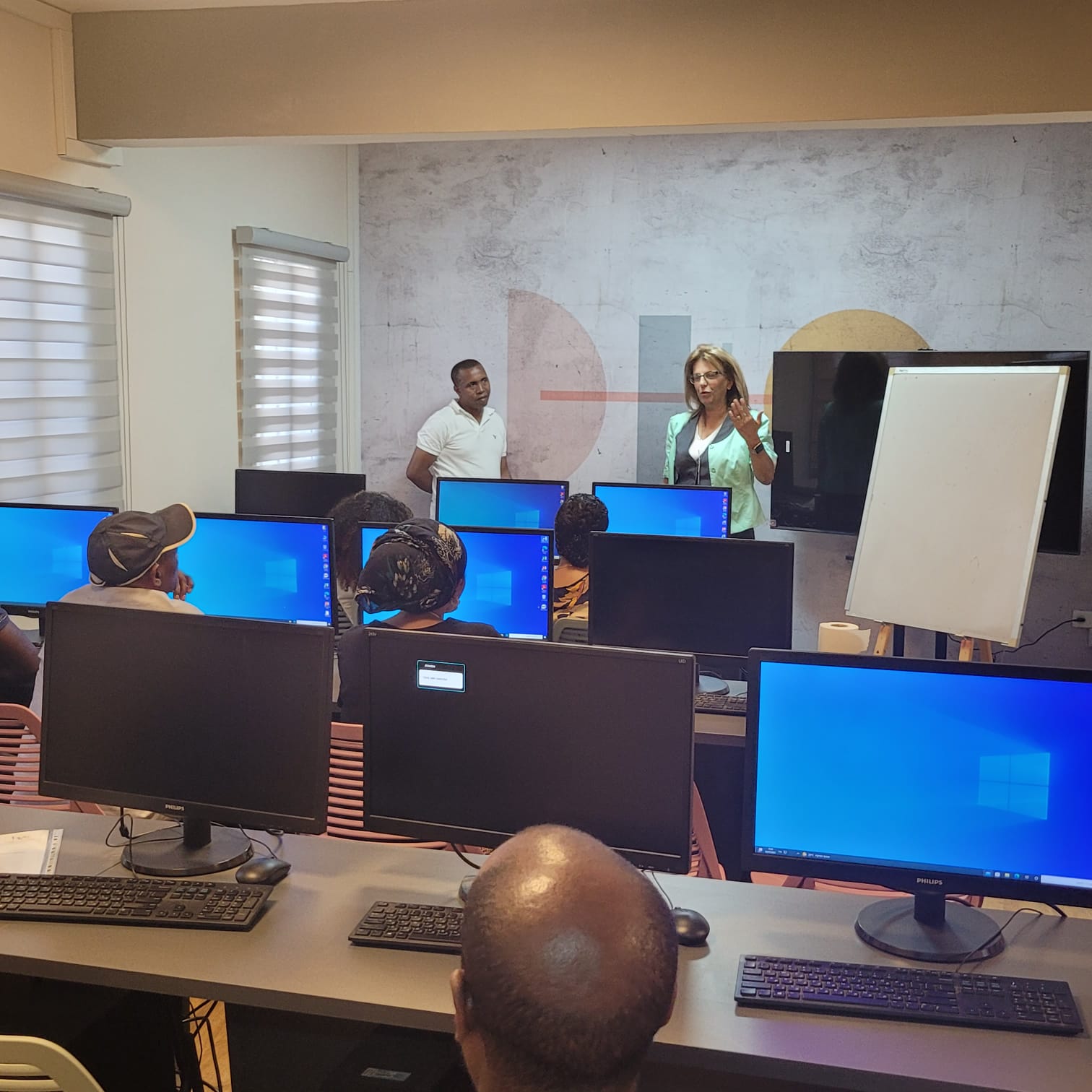 המועדון מקיים באמצעות אגף החינוך קורסים בתחום הדיגיטציה לאוכלוסיית יוצאי העדה האתיופית