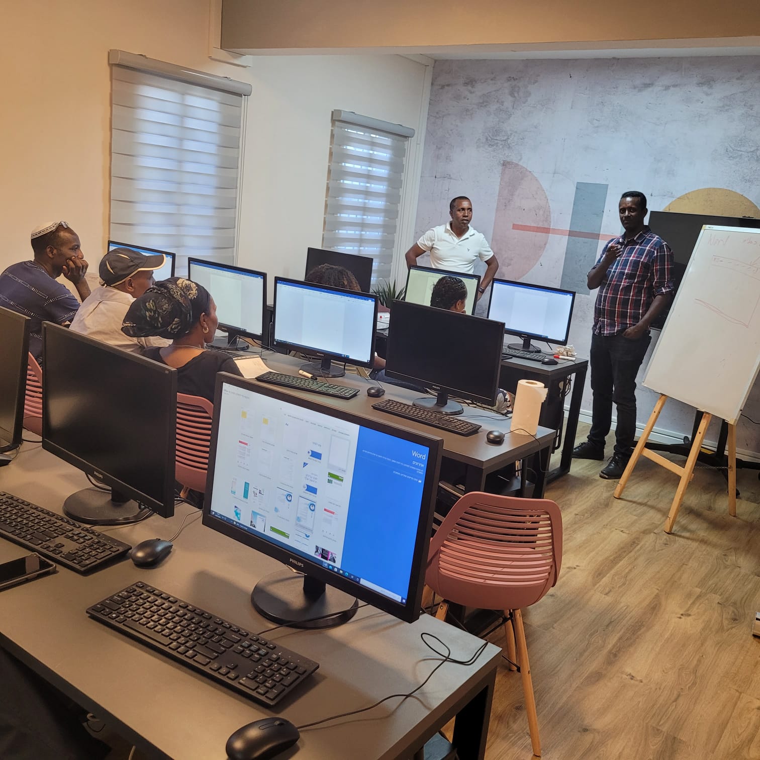 מועדון יחד, לאחר שיפוצו ושידרוגו, כולל כיום עמדות מחשב, פינת בית קפה, חדר מורשת יהדות אתיופיה (שייחנך בקרוב) ופעילות לילדים