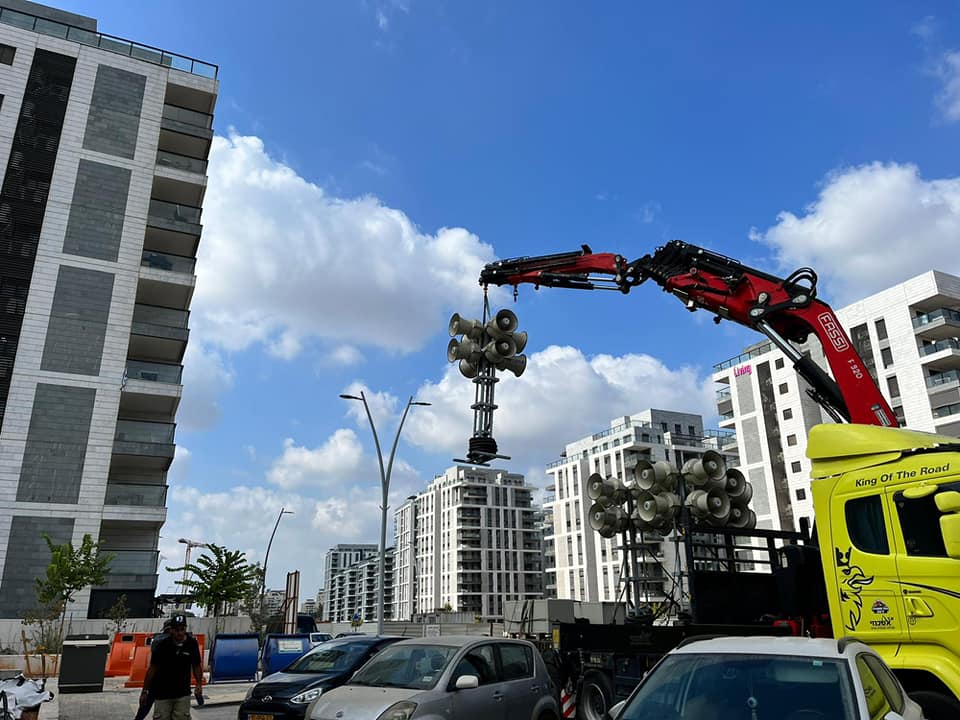הותקן צופר חדש של פיקוד העורף בבית בפארק