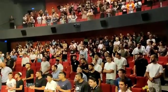 מאות תושבי העיר השתתפו בהרצאה של הרב יגאל כהן בהיכל התרבות