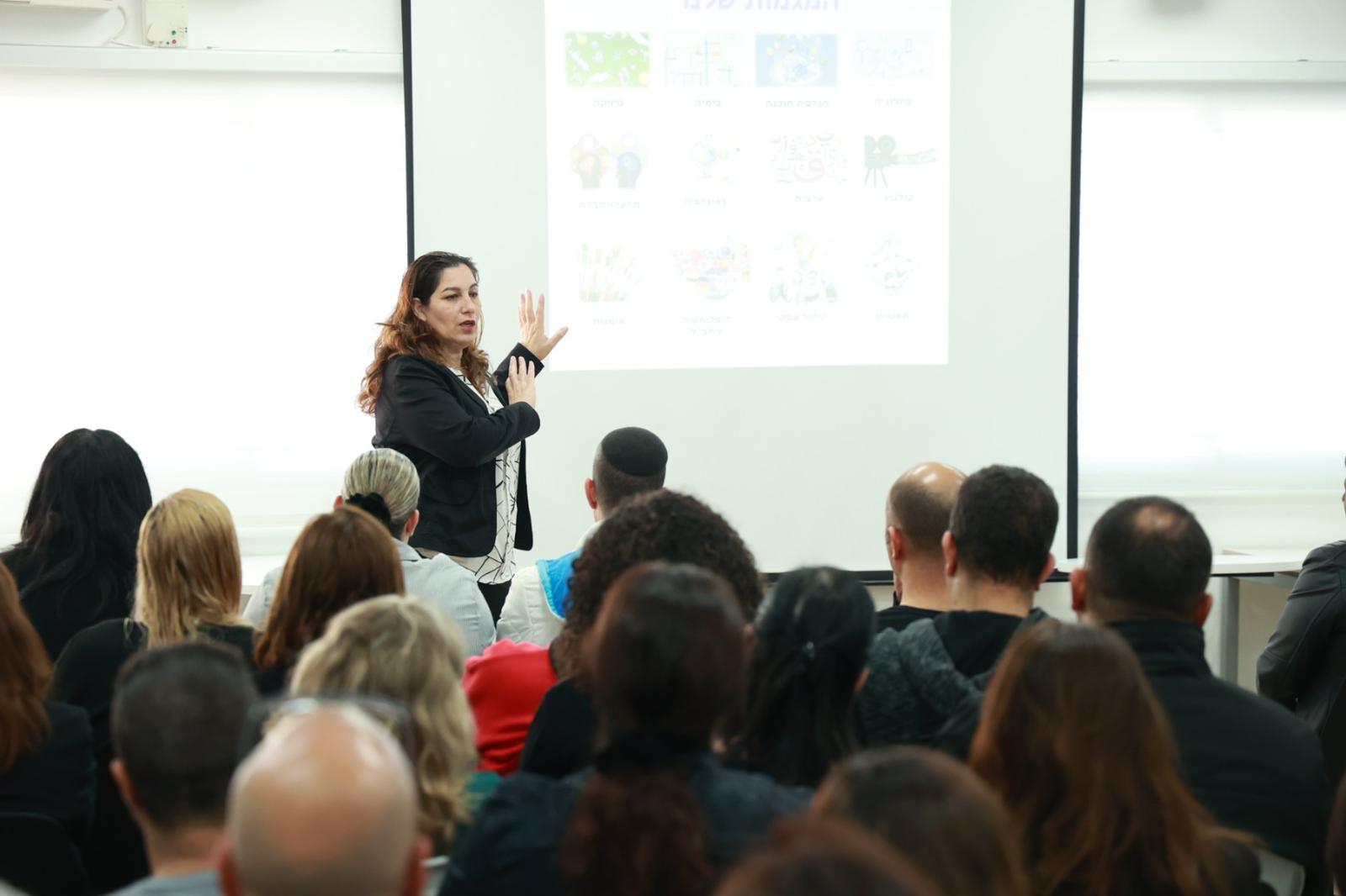 במהלך היום הוצגה מהפכת החינוך של יובלים. זו הזדמנות להזכיר שבשנים האחרונות קריית החינוך יובלים הפכה לשם נרדף למצוינות, כשבית הספר רשם הישגים חסרי תקדים: 95% מתלמידי אור יהודה ממשיכים את לימודי חטיבת הביניים בקרייה ונתוני הזכאות לבגרות בקרב תלמידי הקריה מורים על 96%. מדובר בקפיצה אדירה שנעשתה בשנים מעטות ובנתון מרשים בכל קנה מידה.