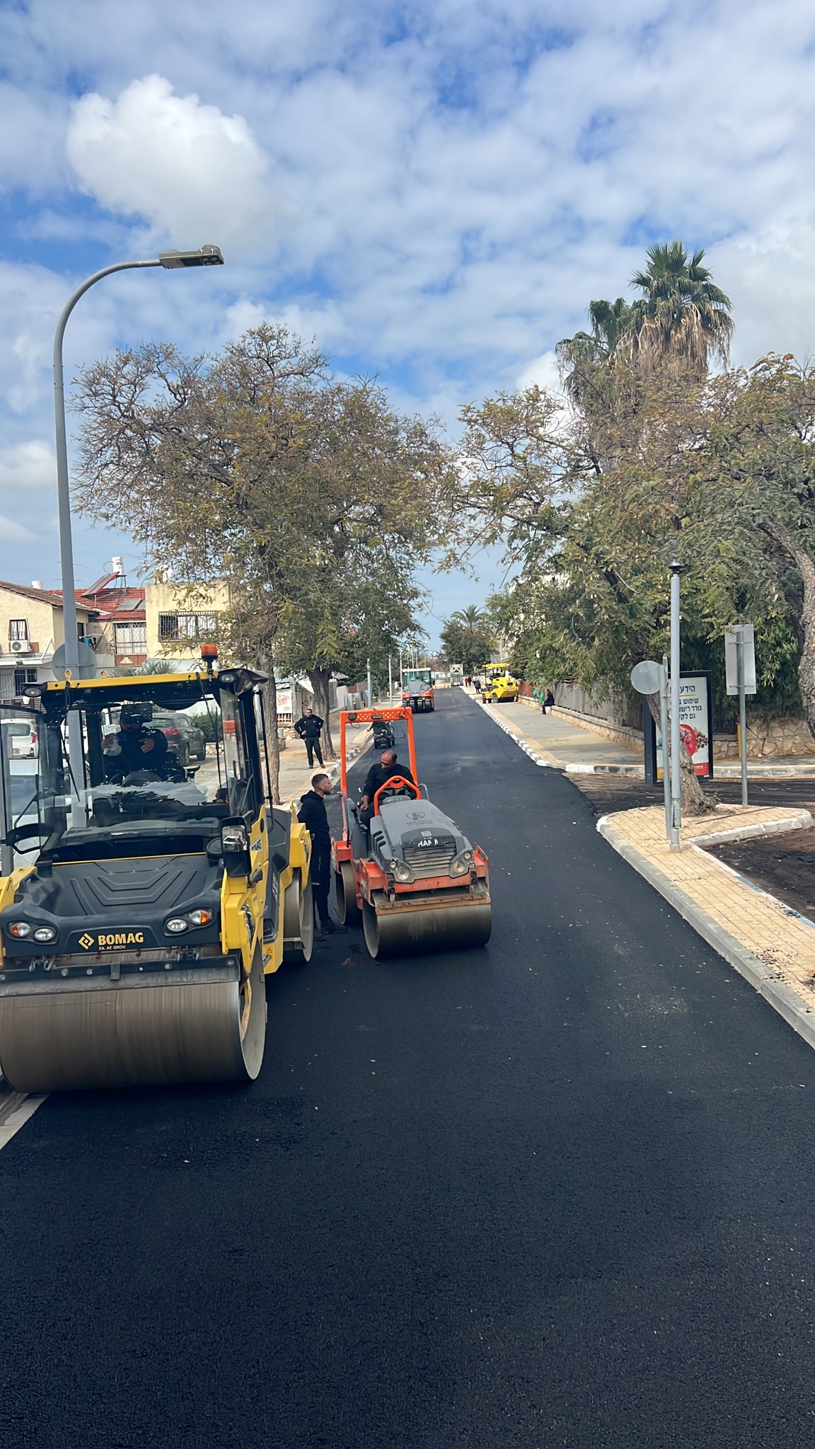 החברה הכלכלית לפיתוח אור יהודה ביצעה בשבועות האחרונים עבודות תשתית לשיפור התאורה, המדרכות והכבישים. העבודות הגיעו לשלב האחרון בו בוצעו עבודות קרצוף וריבוד של הכבישים. לאחרונה הוזמנו נציגי התושבים ללשכת ראש העיר לקבל סקירה מעמיקה על ביצוע העבודות וקצב התקדמותן.