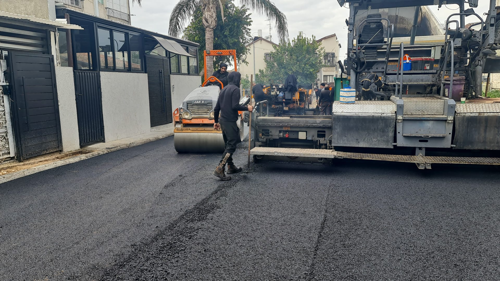  לקראת כניסת השכונה בימים הקרובים לעבודות פיתוח נרחבות, ערכה ראש העיר, ליאת שוחט, יחד עם הצוות הבכיר של העירייה, סיור עם הפעילים הקהילתיים של השכונה. בסיור של כלל גורמי המקצוע בשטח נקבעו סדרי העדיפויות בעבודות הצפויות להתחיל בקרוב.