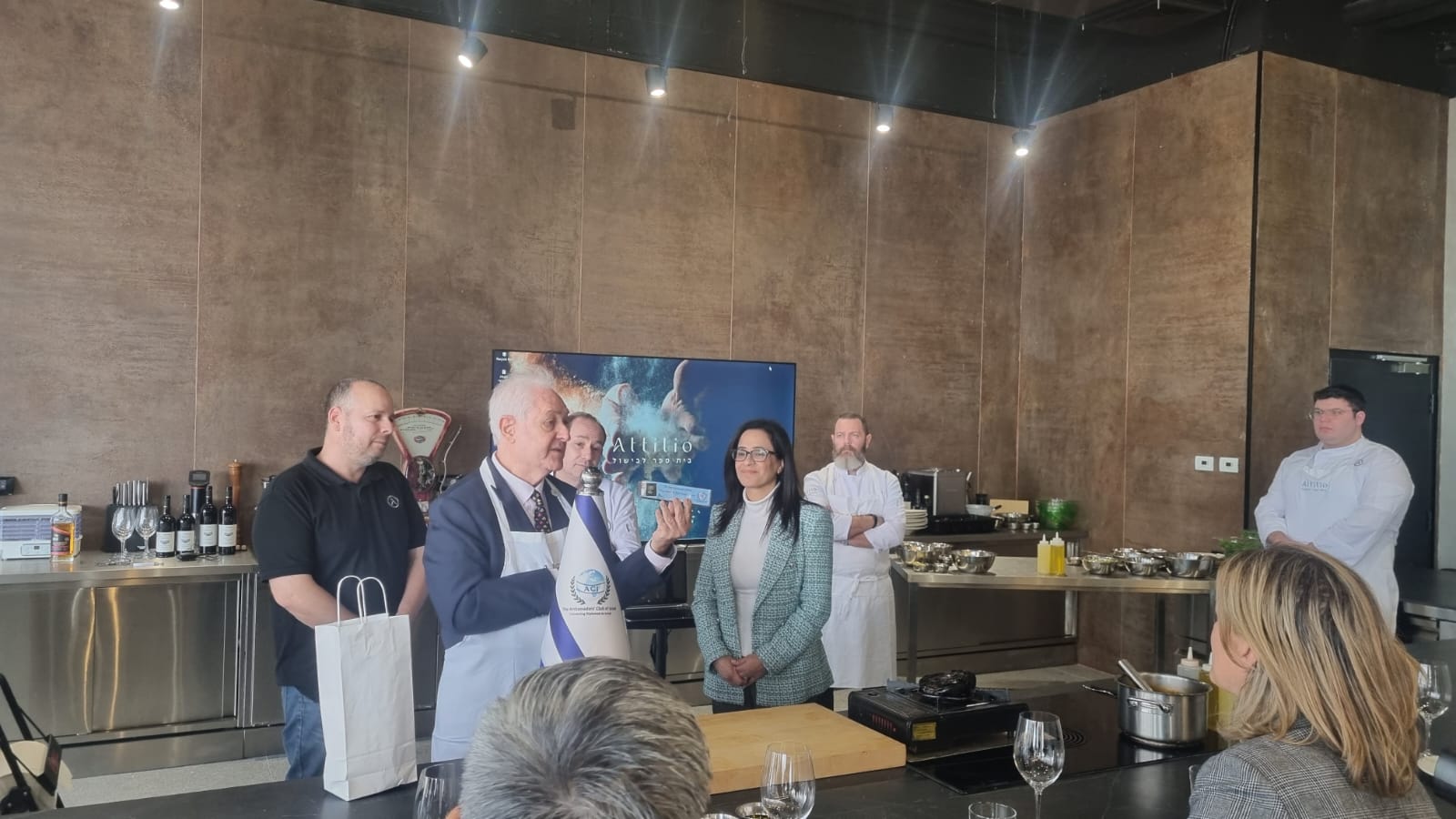 שגרירים מ-5 מדינות בעולם: יפן, ספרד, ווייטנאם, ברזיל ותאילנד הגיעו בסוף השבוע שעבר לאור יהודה ל-Attilio' בית הספר הגבוה לבישול ולקולינריה החדש, בהזמנת בית הספר והמחלקה לעסקים באור יהודה ובהשתתפות ראש העיר, ליאת שוחט.