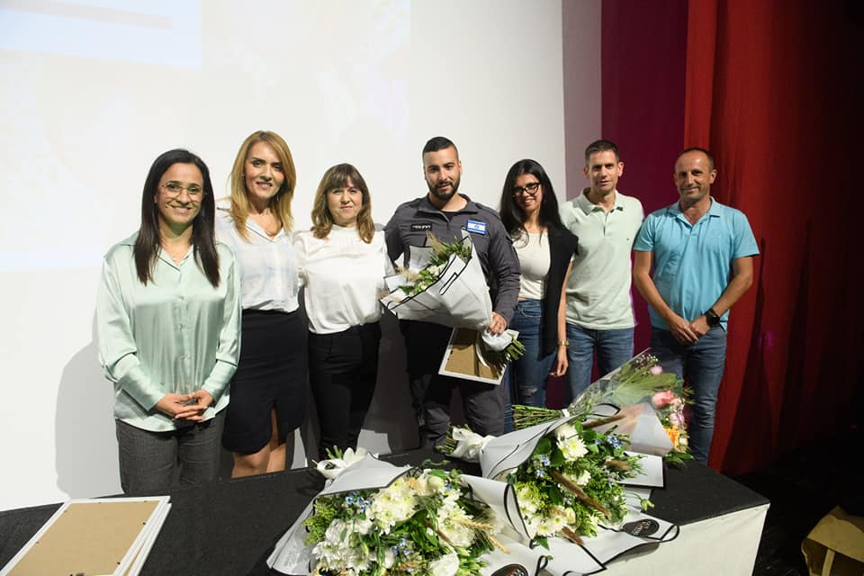 בטקס חגיגי ומרגש שהתקיים בהיכל התרבות קיבלו שלושה עובדי עיריית אור יהודה תעודות הצטיינות כאות הערכה על מסירותם יוצאת הדופן לעבודתם ולשירותם בעירייה. הטקס התקיים במסגרת הרמת כוסית לחג הפסח בהשתתפות מאות מעובדי העירייה, מנהלי אגפים ומחלקות, סגני ראש העיר וחברי מועצת העיר. באירוע קיבלו העובדים סקירה נרחבת מראש העיר, ליאת שוחט, על תנופת הפיתוח אותה עוברת העיר אור יהודה בחודשים האחרונים, על הפרויקטים שבוצעו ועל אלה שבתהליך וכן על התכניות העתידיות לפיתוח. בסוף הסקירה הודתה ראש העיר לכלל עובדי העירייה על עבודה ללא דופי למען התושבים. יו