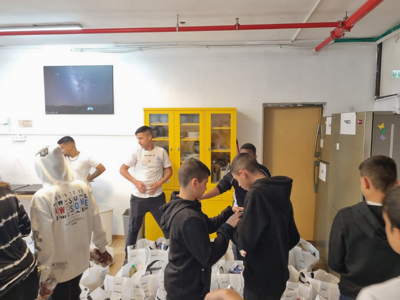 מסורת קמחא דפסחא ממשיכה גם השנה באור יהודה ובמסגרתה לא שוכחים את אלה שידם אינה משגת הזקוקים לסיוע בעריכת סדר פסח. אלפי מוצרי מזון אשר נתרמו בעילום שם נארזו על ידי מתנדבים במבצע משותף לכדי כ-500 סלי מזון וחולקו לתושבי העיר.