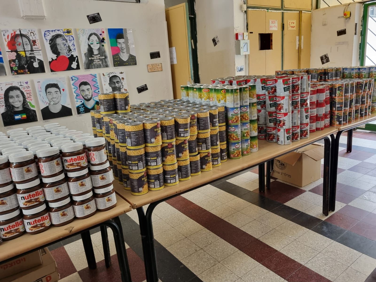 עוד השתתפו במבצע מתנדבים מקבוצת מ.כ אור יהודה, כיתה י' 6 בתיכון יובלים והרבה מאוד תושבות ותושבים טובים. נוסף על כך, במהלך השבוע שעבר בוצעה חלוקת מצרכים על ידי מרכז החסד של חב"ד למאות משפחות מאור יהודה בהשתתפות אגף שח"ק.