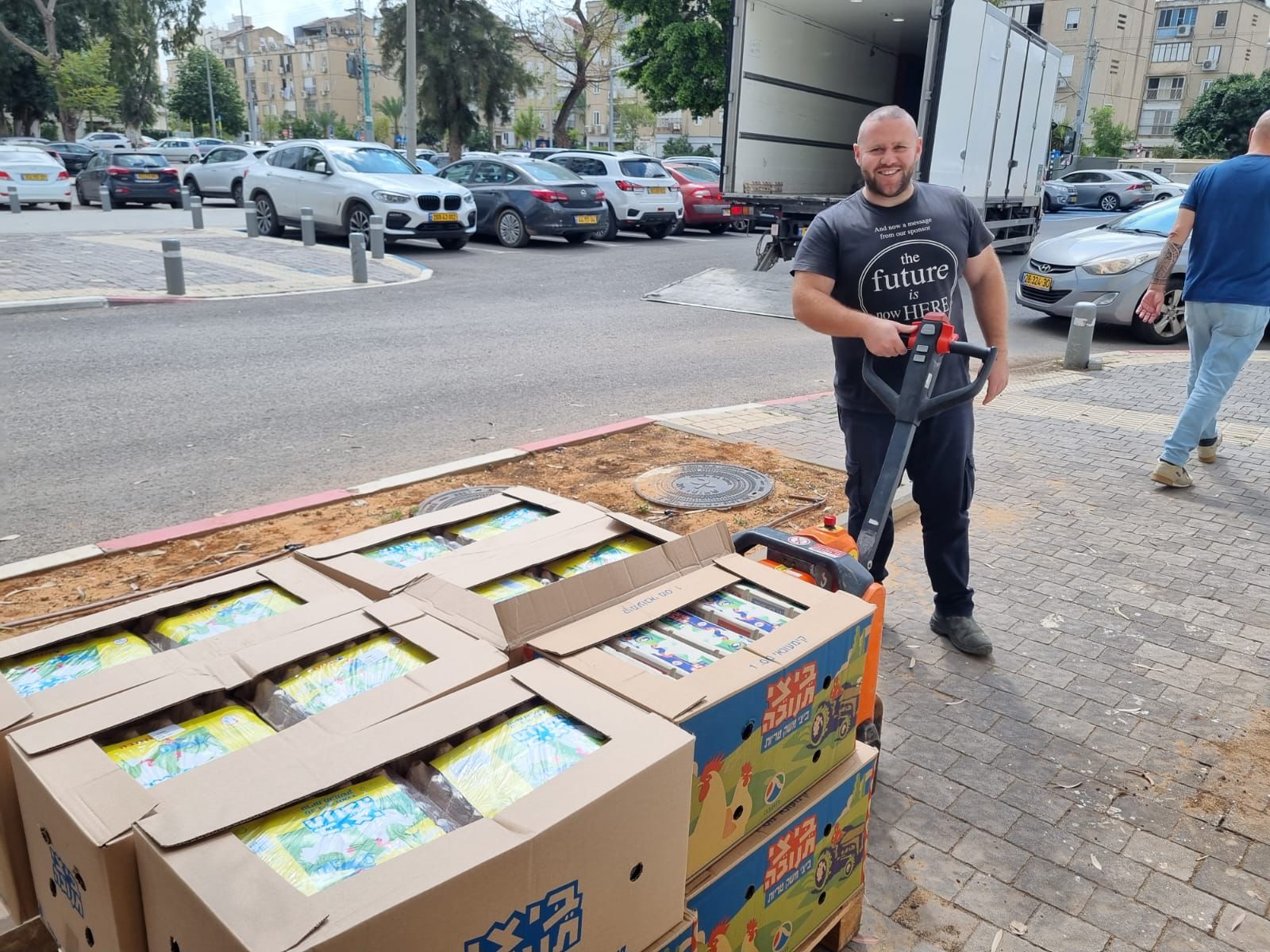 ראש העיר, ליאת שוחט, מציינת: "המצווה המיוחדת לפסח של 'קמחא דפסחא' הנהוגה בעיר מרגשת ומחממת את הלב בכל שנה. הושטת היד והדאגה לחלשים בחברה הן חלק מהחוזקות של תושבי אור יהודה. אני מברכת את התורמים שבחרו להישאר בעילום שם על תרומתם הנדיבה, את המתנדבים מכל העמותות והארגונים ואת התושבים שנרתמים למבצע ועושים עבודת קודש. יישר כוח לכולכם. מברכת אתכם ואת כלל התושבים בברכת חג פסח שמח וכשר".