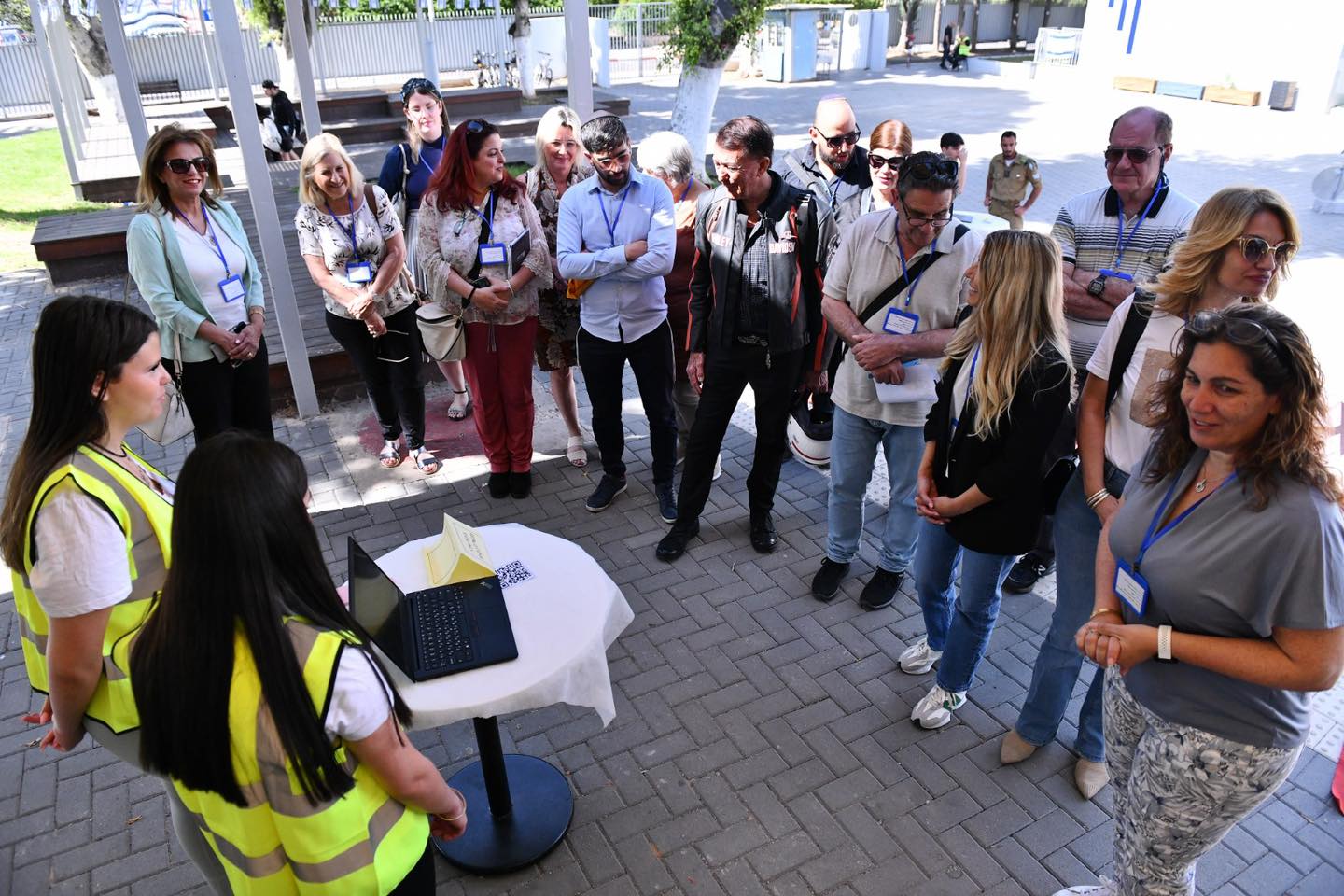 לאורך כל היום התלמידים והצוות החינוכי הציגו עשיה מרובה וברוכה בשלושה תחומים: חינוך תעבורתי, נגישות ואורח חיים בטוח. 