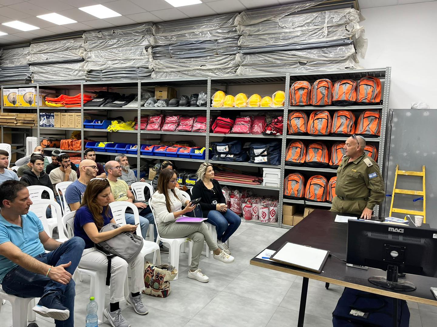 הקורס שהועבר על-ידי חברת "מגן", חברת חילוץ והצלה המכשירה מתנדבים ופועלת באמצעות פיקוד העורף, מעניק הכשרה בסיסית למתנדבים בחילוץ והצלת חיי אדם בתרחישי חירום כגון קריסת מבנים כתוצאה מנפילת טילים ורעידות אדמה