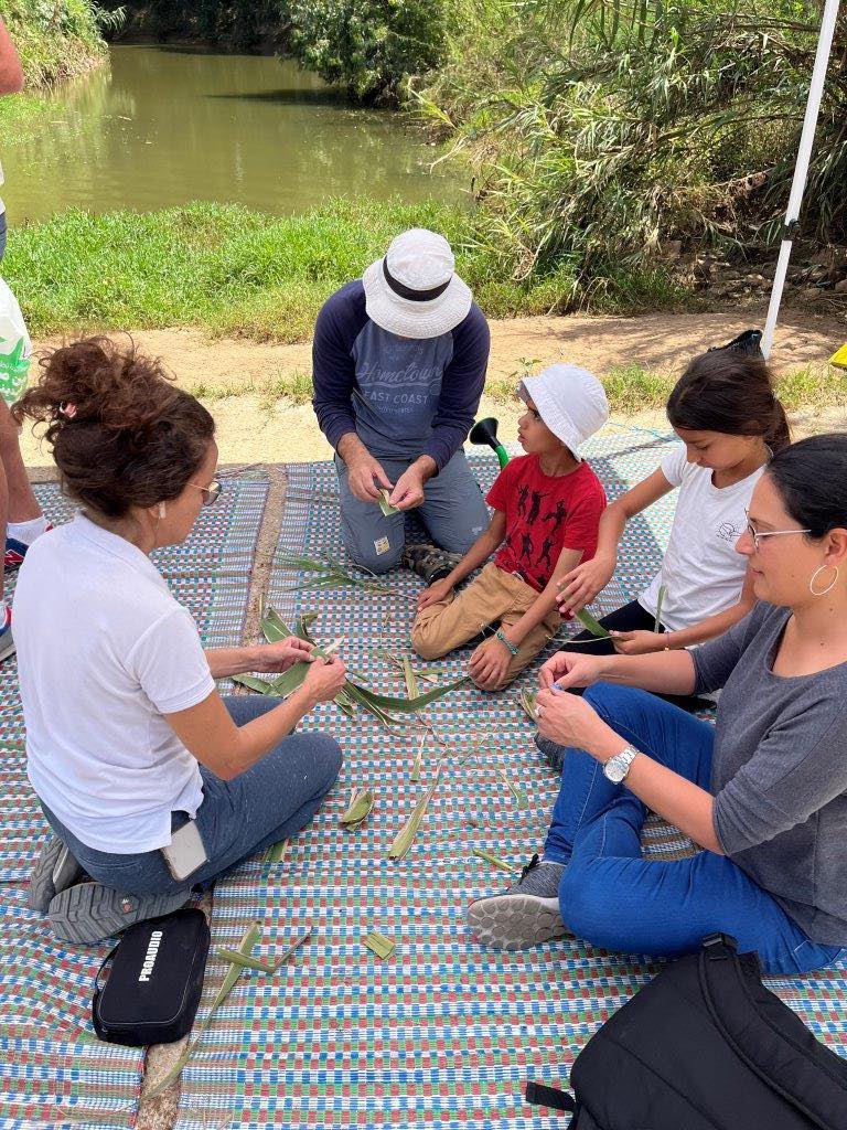 כ-300 איש השתתפו בשבוע שעבר בסיור בנחל איילון שערכה היחידה הסביבתית בעיריית אור יהודה בשיתוף החברה להגנת הטבע. במזג אוויר נפלא ושימשי חברו משפחות ומשתתפים רבים מאור יהודה ומסביבותיה לסיור בנחל וקיימו שלל פעילויות להיכרות עם הנחל והטבע הסובב אותו.