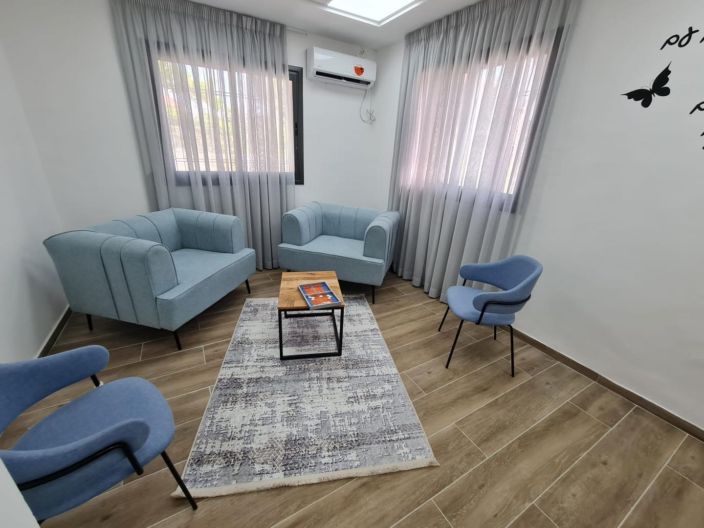 המועדונית שוקמה ושופצה מקצה לקצה לרווחתם של הילדים. טקס חנוכת המועדונית התקיים בשבוע שעבר בהשתתפות ראש העיר, ליאת שוחט, סגן ראש העיר, עופר בוזי, מנהלת אגף החינוך, דלילה אשכנזי, אנשי הצוות והתלמידים. 