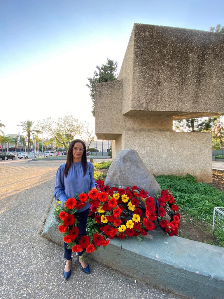 הקהל שהגיע שמע את העדויות הקשות והסיפורים הקשים מנשוא על האכזריות הבלתי נתפסת במהלך המהומות ואת המחירים הכבדים ששילמה הקהילה היהודית בעיראק של שנות ה-40. לאחר מכן השתתפו בקריאת הקדיש לעילוי הנשמות הקדושות וחיבקו את משפחות השורדים.