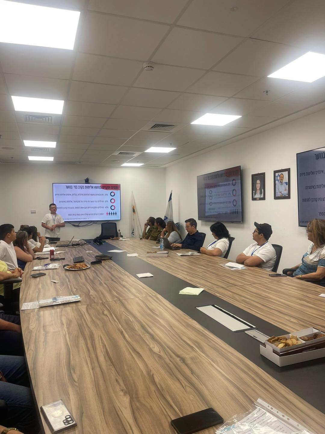 חברי מועצת הנוער באור יהודה, תלמידי חטיבות הביניים והתיכונים, החליפו ליום אחד את ראש העיר ומנהלי האגפים במסגרת תכנית "יום חילופי שלטון". בתכנית המקודמת על ידי מחלקת הנוער באמצעות "נפגשים" מרכזים קהילתיים, מגיעים חברי מועצת הנוער למשרדי העירייה ומחליפים ליום שלם את המנהלים ובכך לוקחים חלק פעיל בניהולה השוטף של העיר.