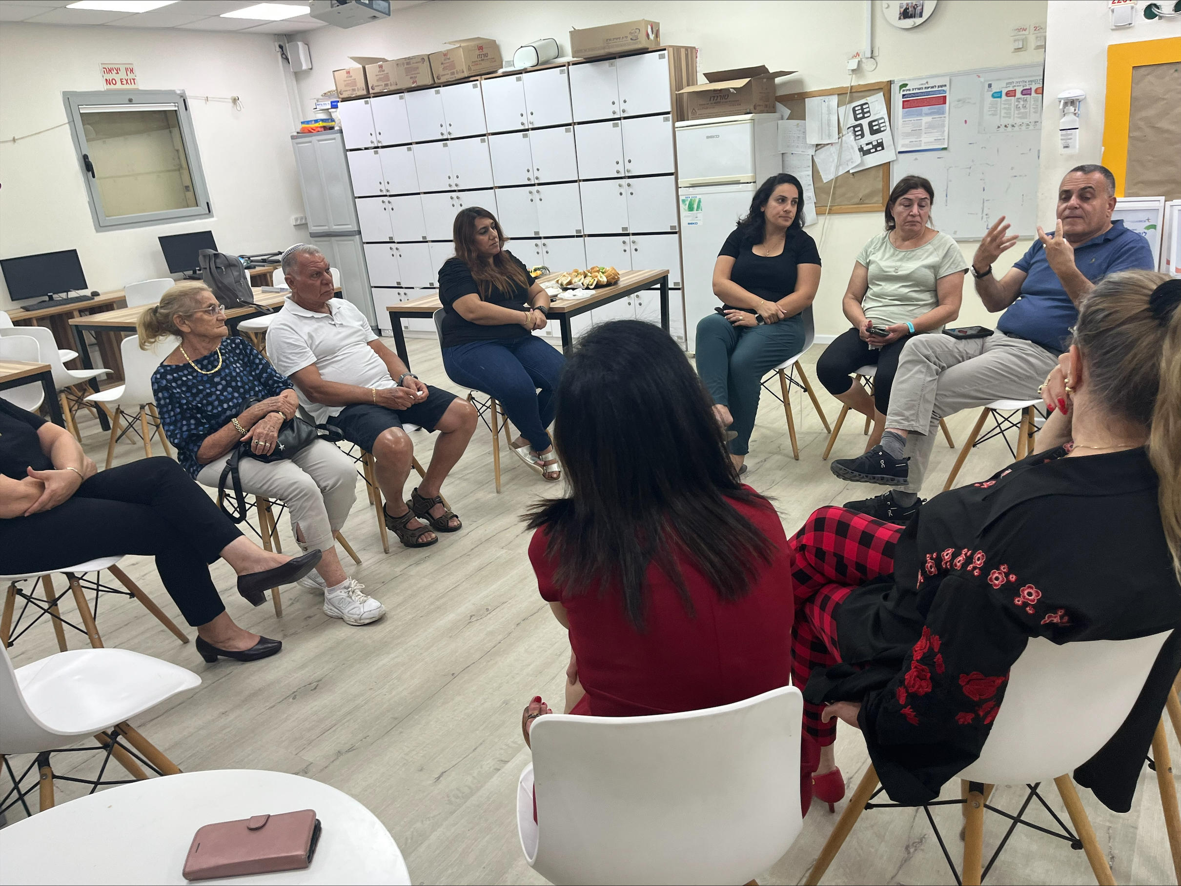 בשכונת דגניה כצנלסון הפעילים עברו קורס הכשרה מקצועי שבמהלכו למדו יסודות של ניהול, מנהיגות, הנעת פרויקטים קהילתיים וגיוס שיתופי פעולה נרחבים. קבוצת הפעילים של השכונה בחרה להתמקד בנושאי הביטחון בשכונה, שיפור חזות השכונה ופעילויות חברתיות וקהילתיות.