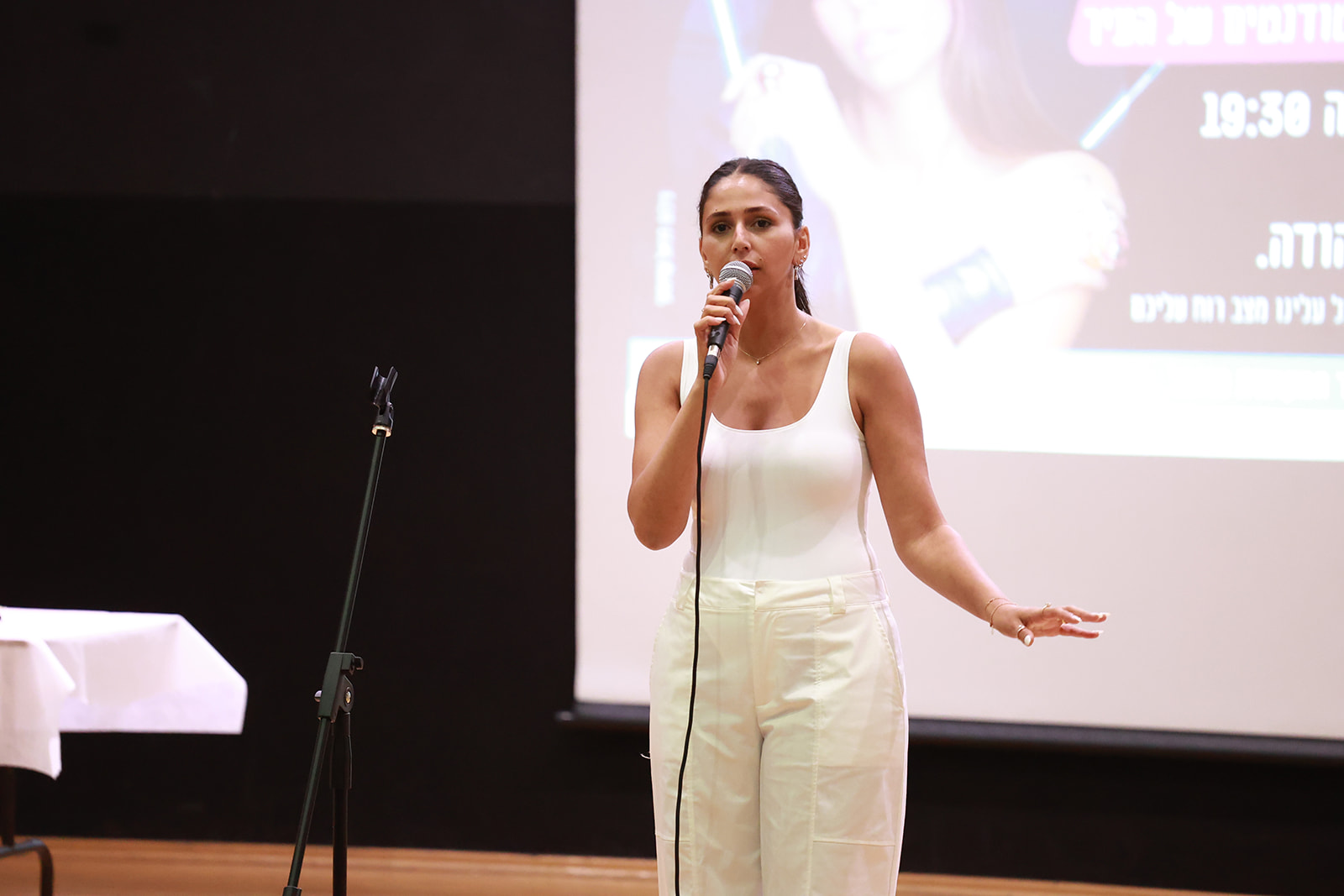 שיר תדהר במרכז הנוער בייס, רועי זגה במסלולים, חיו ילין במרכז החסד חנות יד 2, דוד מזרחי במרכז הנוער מטרו, לודמילה פיילייב במרכזים הקהילתיים, יובל נוראני בקפה נערה, ליאל נאגר במעורבות חברתית במרכז קזז והוד נפתלי במרכז קזז לצעירים. 