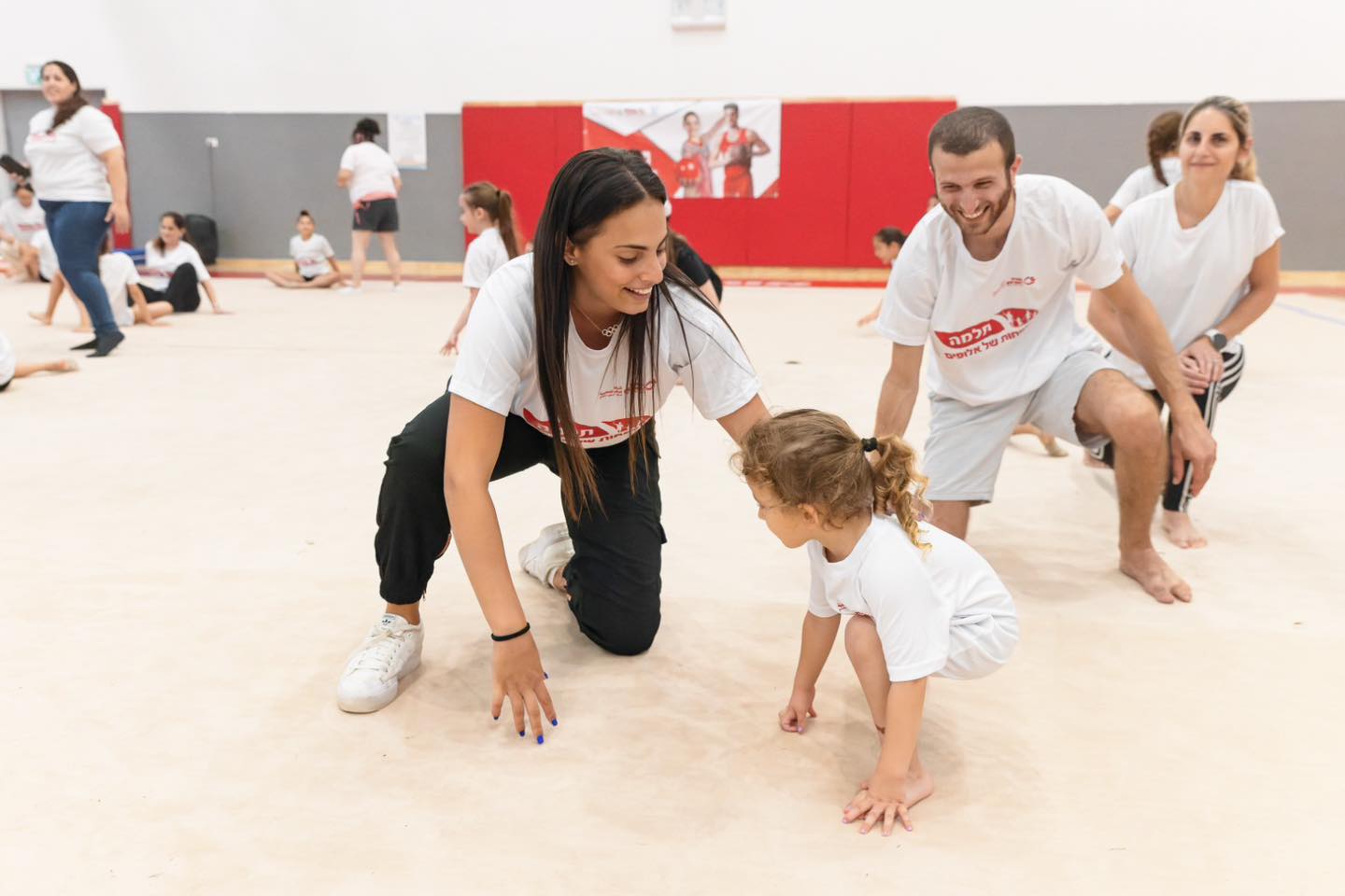 אשראם התארחה באולם הי"א החדש כדי לקיים אימון התעמלות אומנותית למתעמלות החוג
