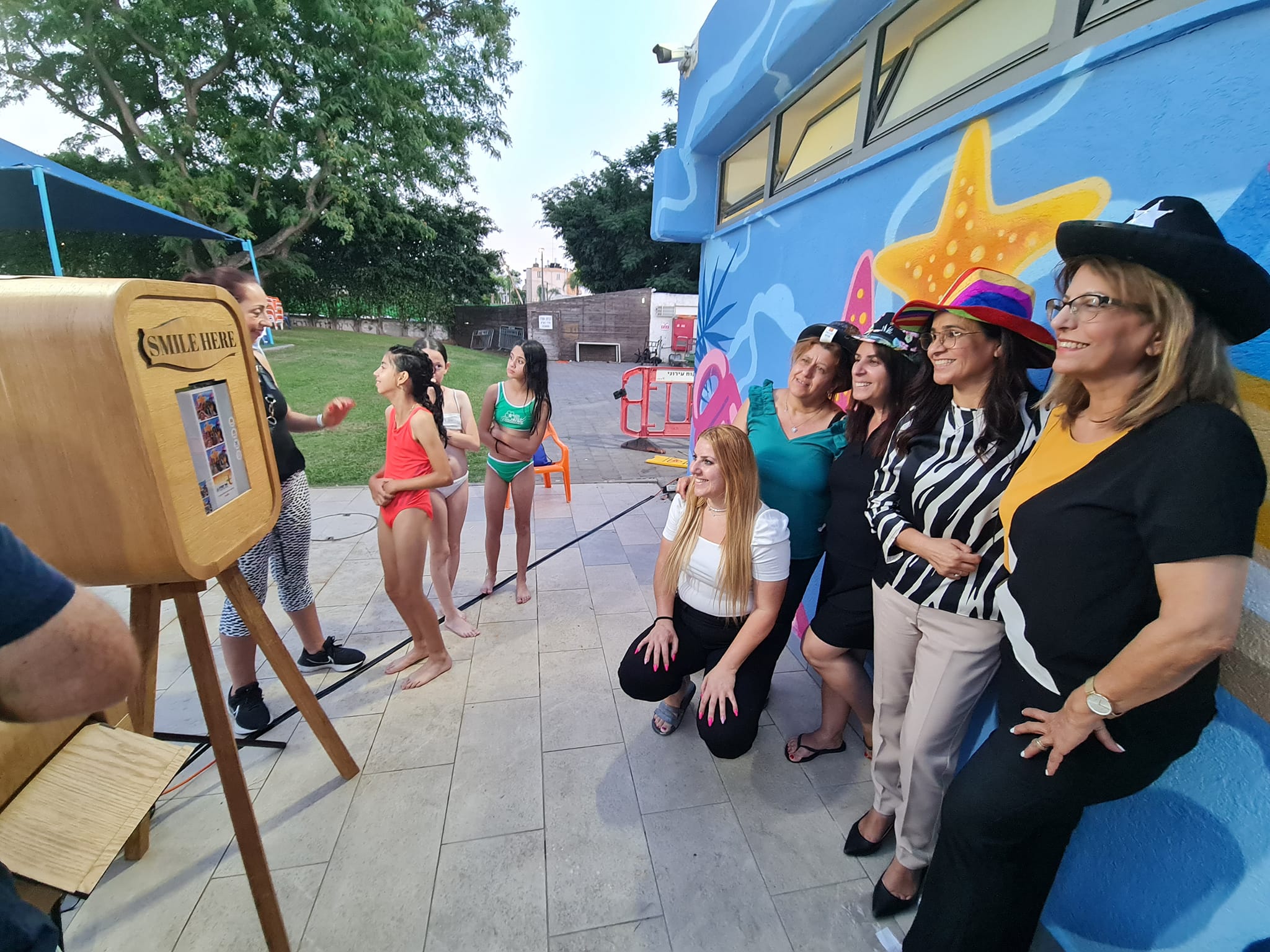 מסיבת הבריכה הינה תוצר של שיתוף פעולה הדוק וחם בין הנהגות ההורים, אגף החינוך ואגף תרבות ואירועים