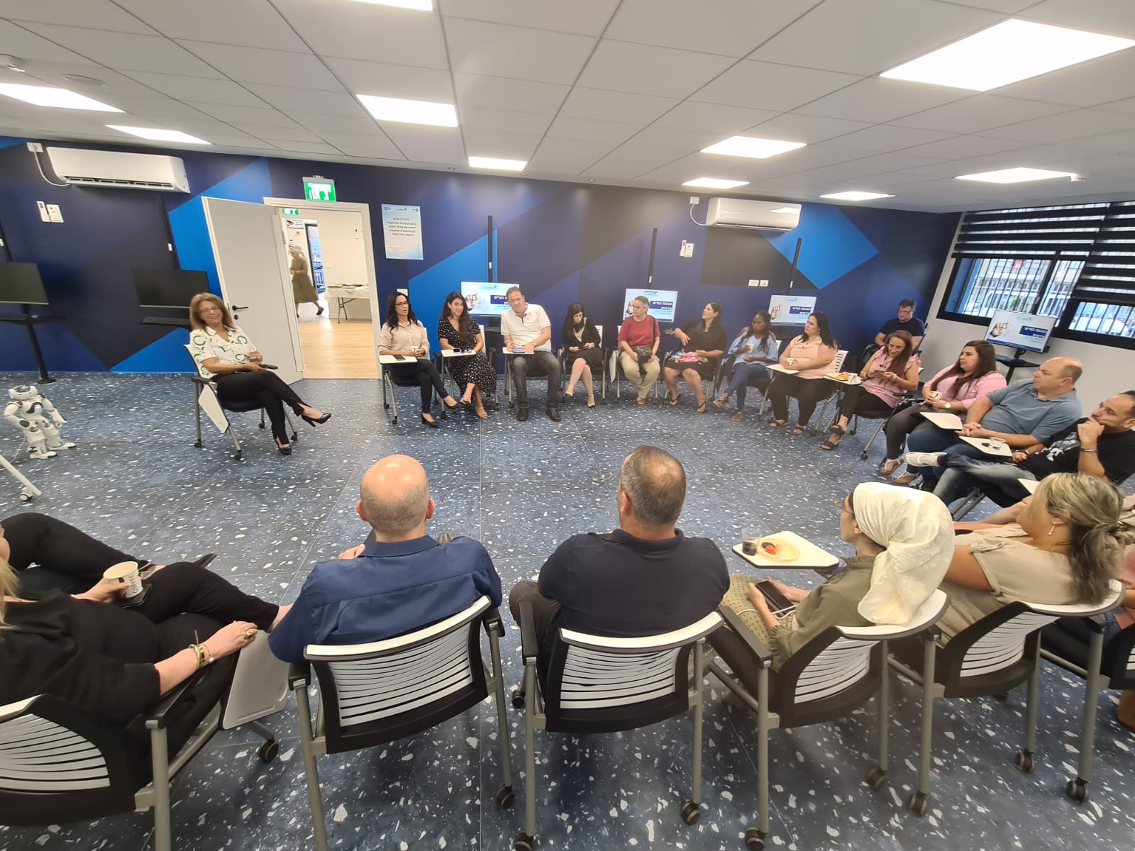 ערב הנהגת הורים עירונית מסכם נערך בשבוע שעבר במרכז הסייבר וחדשנות דיגיטלית בהובלת אגף החינוך. בערב השתתפו ראש העיר, ליאת שוחט, מנהלת אגף החינוך, דלילה אשכנזי, חברת המועצה ליאת מועלם, מנהלת השפ"ח, ד"ר רונית גלר, מפקחת העל יסודיים ממלכתי, לאה גרוס, מפקחת על הייעוץ, גלית שקד, ארתור זמשמן, מנכ"ל עיר המח"ר YTEK מהטכניון ונציגיו וכמובן חברי הנהגת ההורים העירונית.