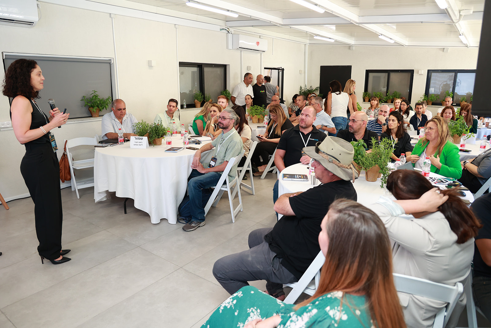 עיריית אור יהודה באמצעות החברה הכלכלית לפיתוח אור יהודה השיקה את מיזם 'OY-Innovation', מרכז החדשנות הווירטואלי באור יהודה, כל זאת בכנס חדשנות ראשון מסוגו שהתקיים במרכז קזז לצעירים וליזמות באור יהודה. בשנים האחרונות אור יהודה החלה למצב את עצמה כעיר שמאפשרת לחברות טכנולוגיות להשתמש בה כשדה ניסוי ולהטמיע טכנולוגיות חדשות הנותנות מענה לצרכים שונים של תושבי העיר והפיכתה לעיר חכמה. כתוצאה מכך חברות בחרו לבסס את מקומן ואת פעילותן באור יהודה.