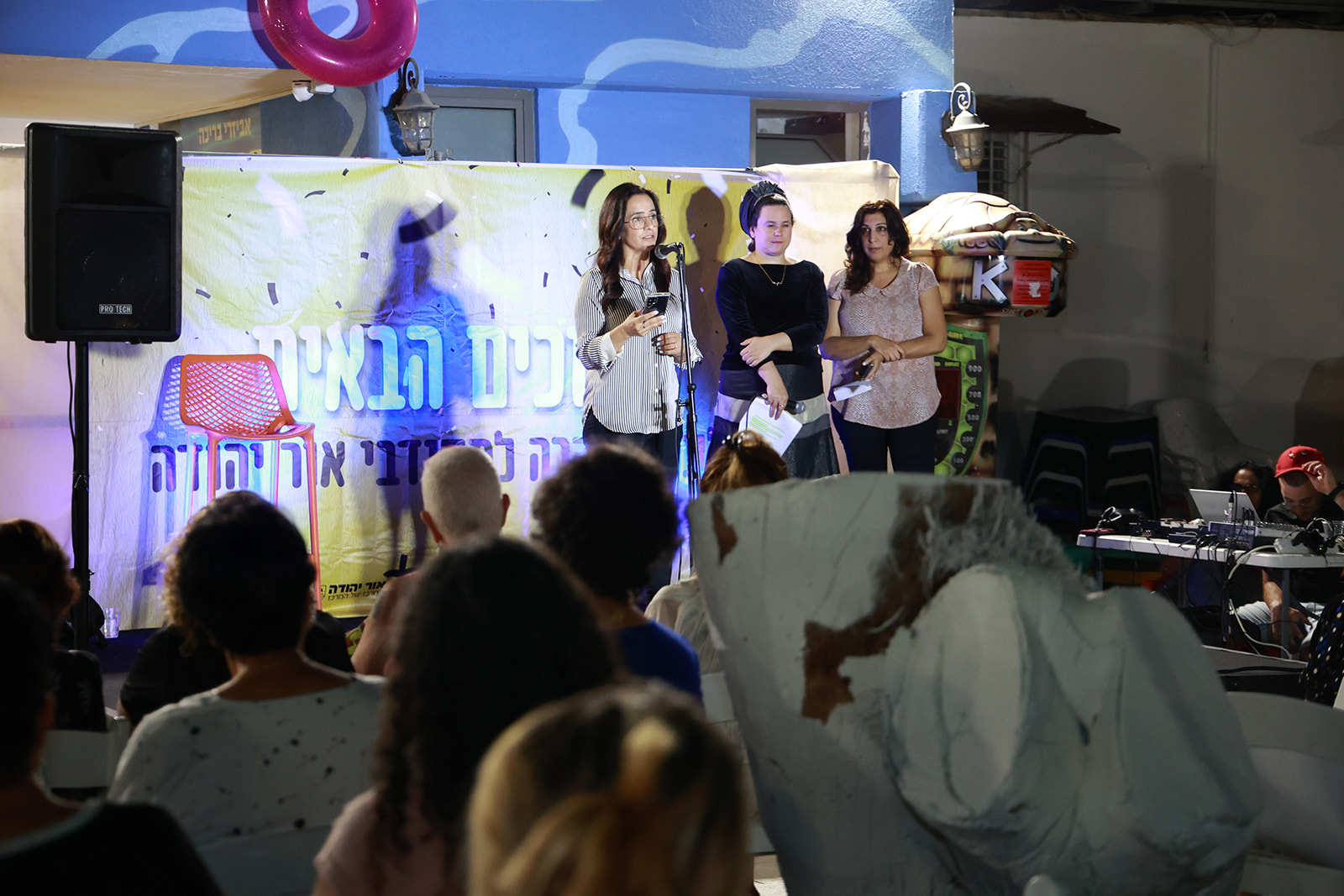 עיריית אור יהודה הוקירה כ-200 מתנדבים הלוקחים חלק בשלל פעילויות התנדבותיות בעיר במגוון תחומים באירוע ההוקרה למתנדבים שהתקיים בשבוע שעבר בבריכה העירונית בהפקה משותפת של מחלקת משאבי קהילה באגף שח"ק ו"נפגשים" מרכזים קהילתיים. האירוע התקיים בהשתתפות ראש העיר, ליאת שוחט, מנהלת אגף שח"ק, ד"ר אסתי אשל, מנהלת מחלקת משאבי קהילה, לבנת רמון וצוותה, ומנהלת מחלקת ההתנדבות העירונית ב"נפגשים" מרכזים קהילתיים, שירי גבאי, אשר מסיימת את תפקידה לאחר 4 שנים.