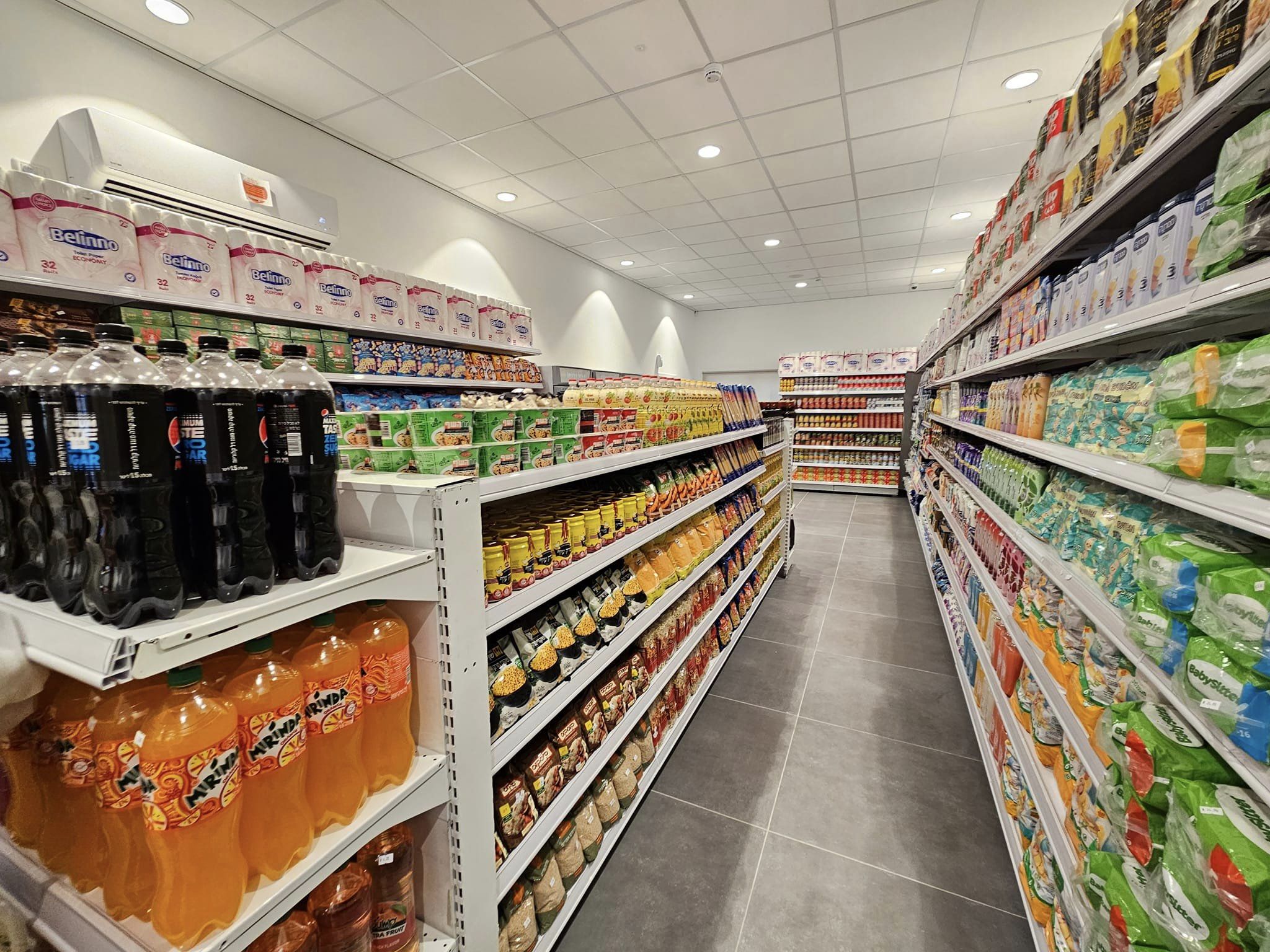 טקס חניכת החנות החברתית "אור בלב" התקיימה במרכז החסד של חב"ד באור יהודה ברח' יקותיאל אדם בהשתתפות ראש העיר, ליאת שוחט, סגניה עופר בוזי ושלמה זלמן סיונוב, המשנים לראש העיר, אברהם בורוכוב ויחיאל מושייב, ראשי רשת יוחננוף, מר איתן יוחננוף והמשנה למנכ"ל מר אלעד חרזי, הנהלת מוסדות חב"ד אור יהודה, ראש הישיבה, הרב שלום דובער הכהן הענדל, הרב יחיאל פלמן, רב העיר, הרב ציון כהן, ראש עיריית יהוד, יעלה מקליס, רבה של כרמי יוסף, הרב אליעזר ברוד, הרב שמואל ביסטריצקי רב המועצה הדתית סביון, אצי חיו, יו"ר קרן הידידים של "אור בלב", חיים עזר, מנכ"ל מעדני גורמה, ומנכ"ל העירייה, גיל ממון.